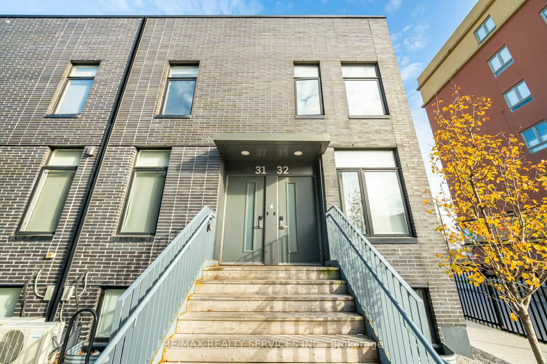 Front of Unit 31, 1720 Simcoe Street N