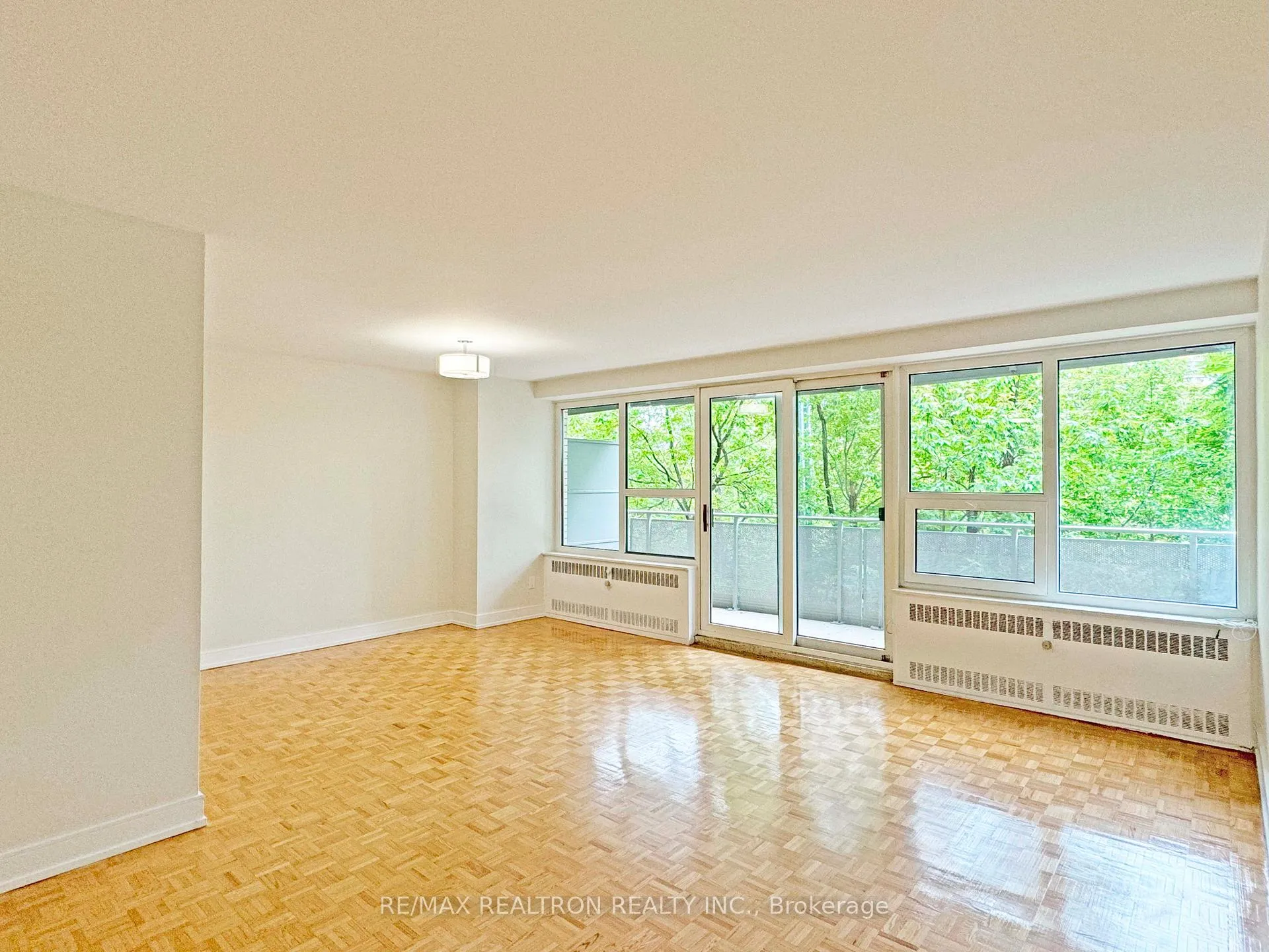 Front of Unit 208, 10 Shallmar Boulevard