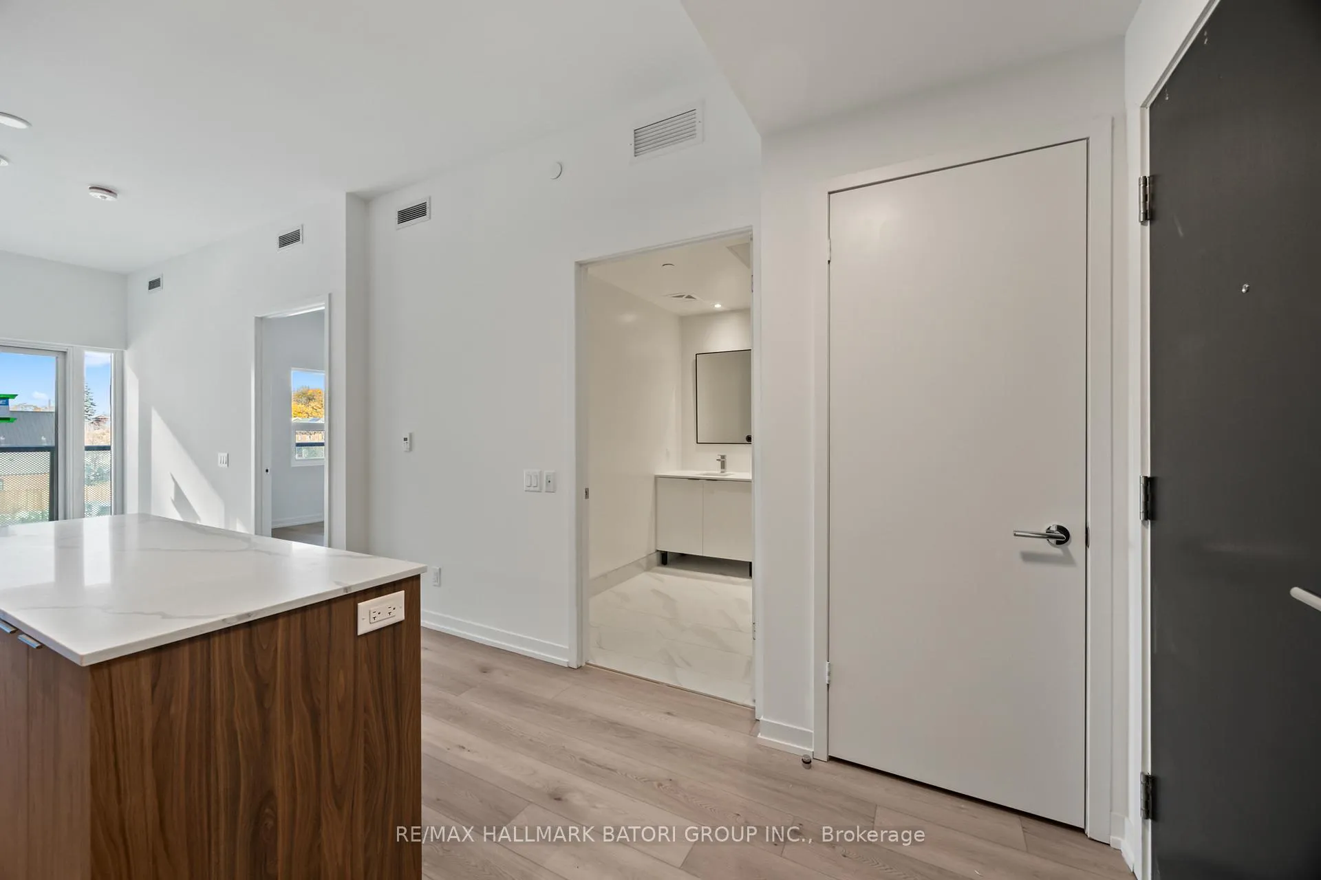 Photo 2 of Unit 413, 863 St. Clair Avenue W, Toronto, Wychwood — HOMEH