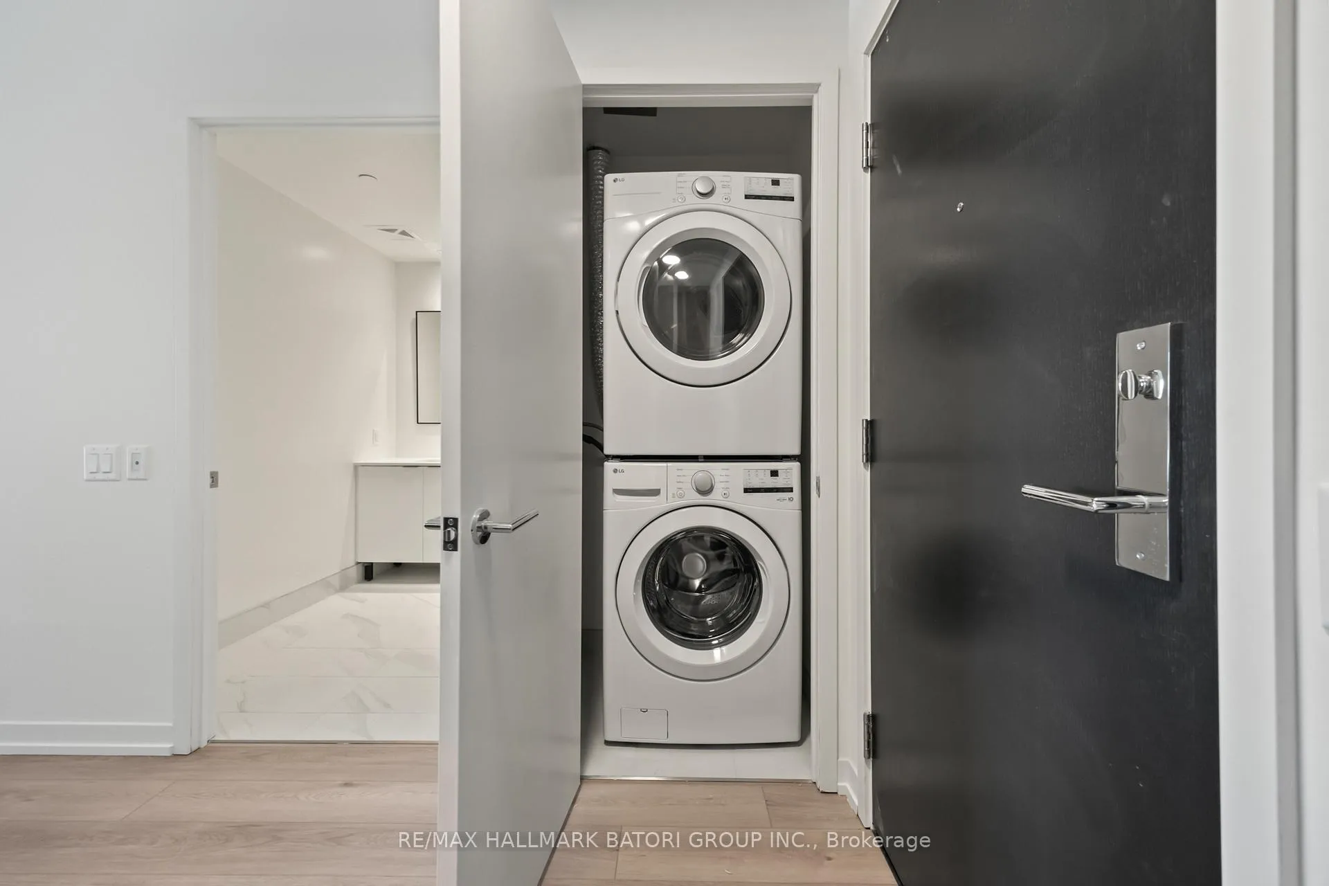 Photo 3 of Unit 413, 863 St. Clair Avenue W, Toronto, Wychwood — HOMEH