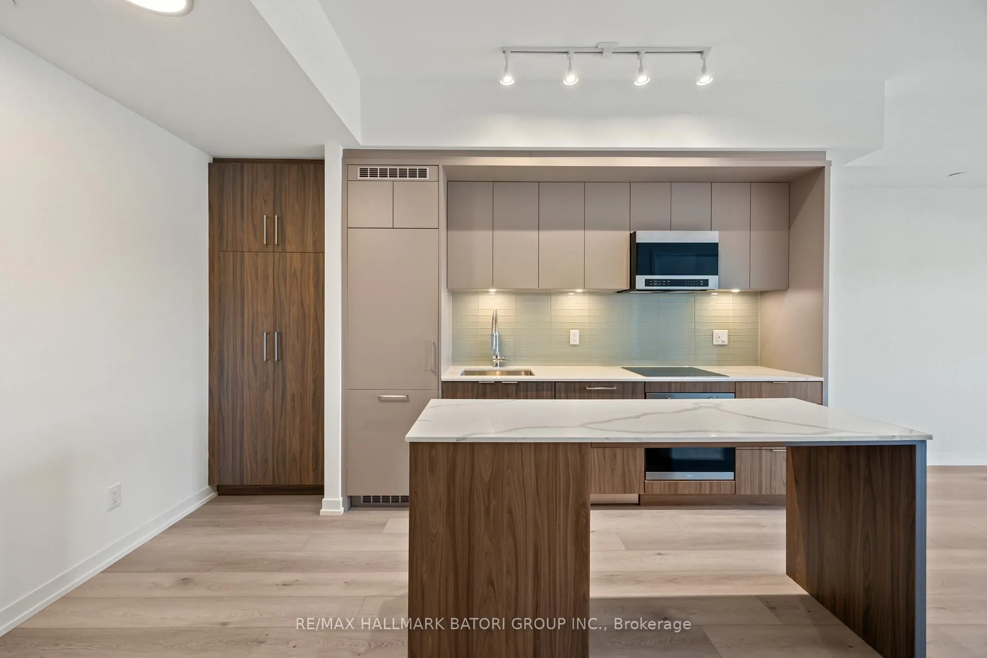 Photo 7 of Unit 413, 863 St. Clair Avenue W, Toronto, Wychwood — HOMEH