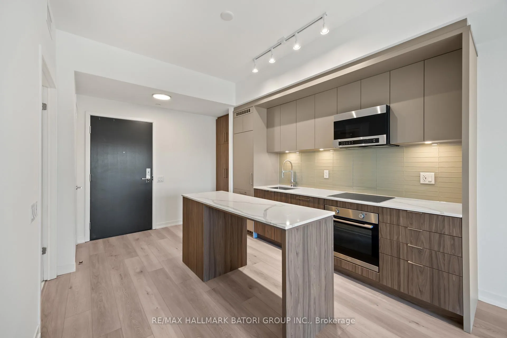 Photo 9 of Unit 413, 863 St. Clair Avenue W, Toronto, Wychwood — HOMEH