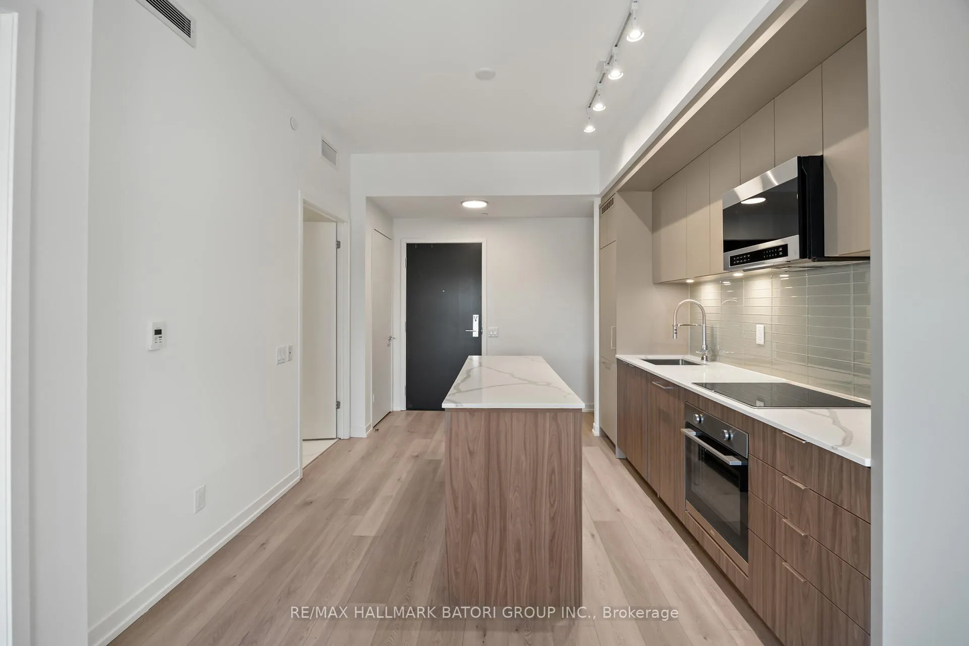 Photo 10 of Unit 413, 863 St. Clair Avenue W, Toronto, Wychwood — HOMEH