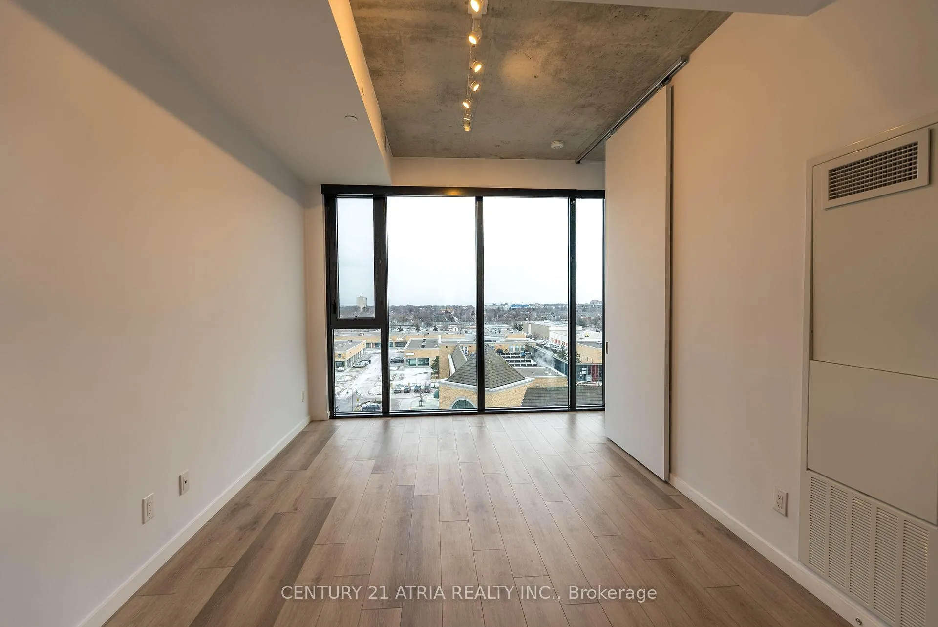 Photo 4 of Unit 814, 7 Smith Crescent, Etobicoke, Stonegate-Queensway — HOMEH