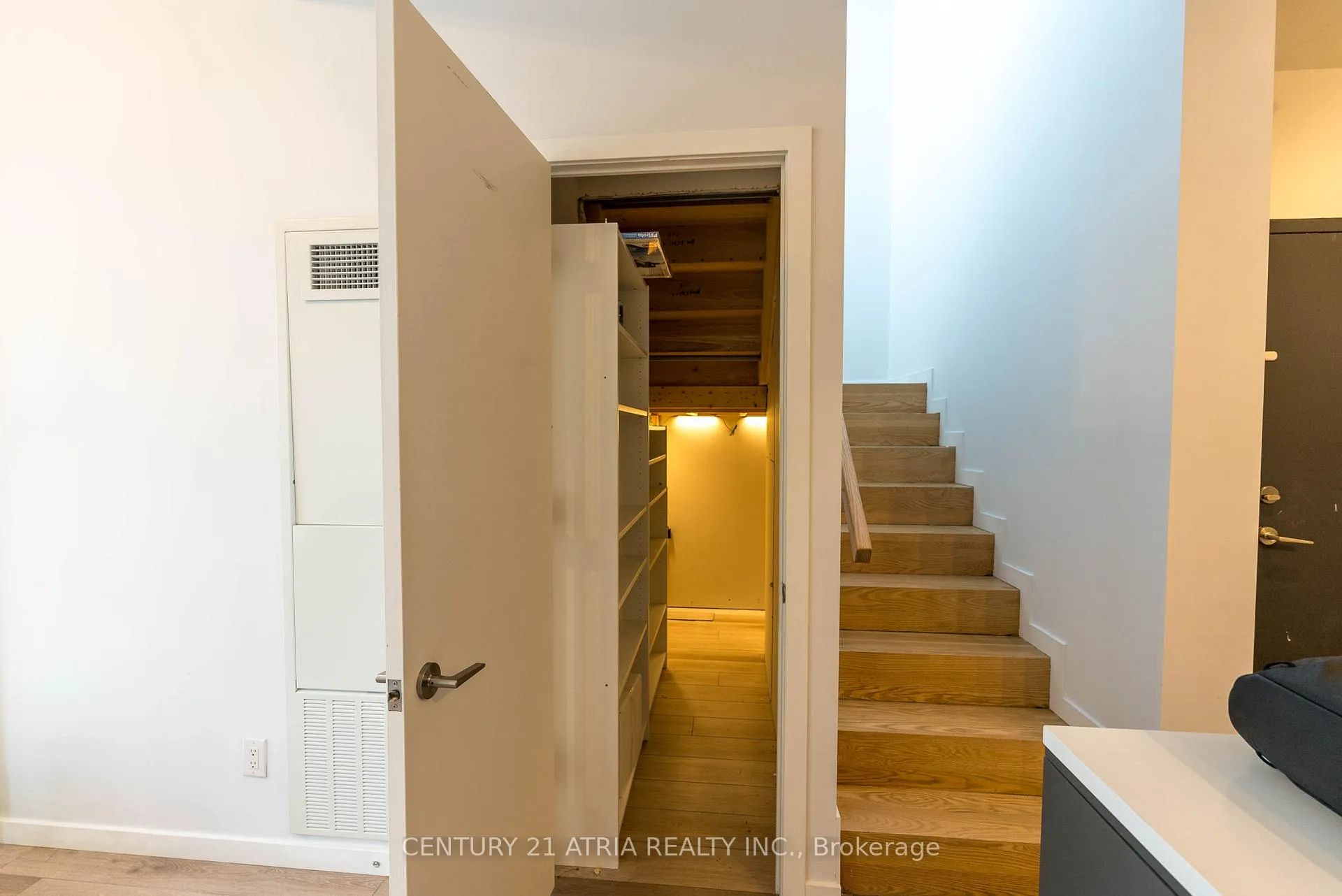 Photo 9 of Unit 814, 7 Smith Crescent, Etobicoke, Stonegate-Queensway — HOMEH