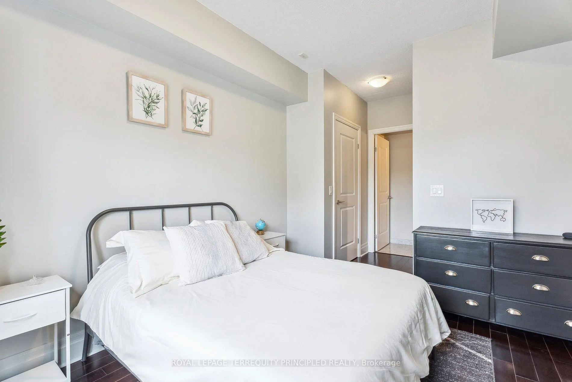 Photo 9 of Unit 202B, 21 Upper Duke Crescent, Markham, Unionville — HOMEH