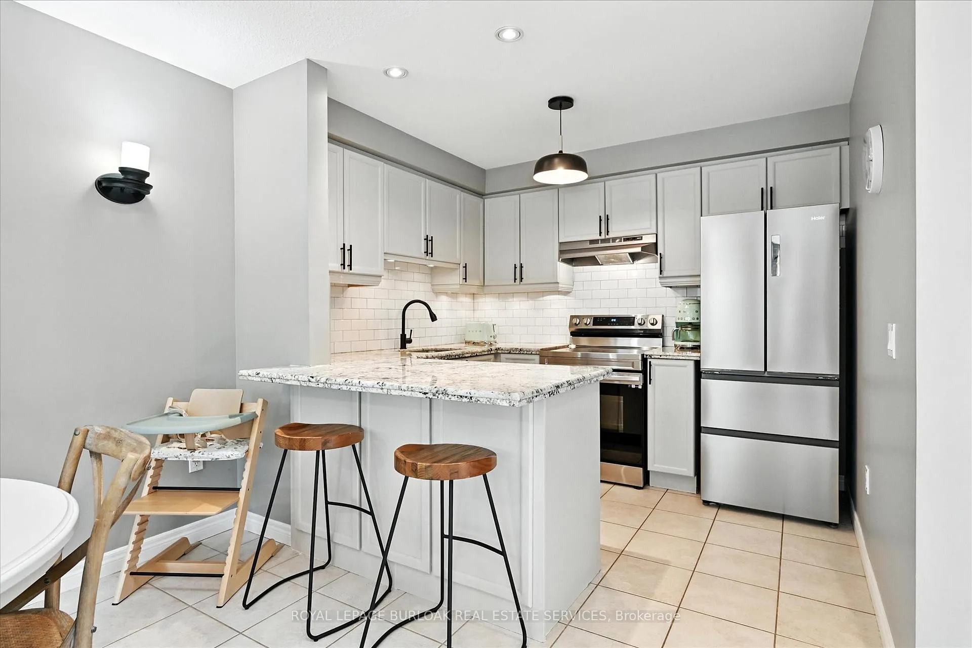 Photo 7 of Unit 23, 1085 Harrogate Drive, Hamilton, Meadowlands — HOMEH