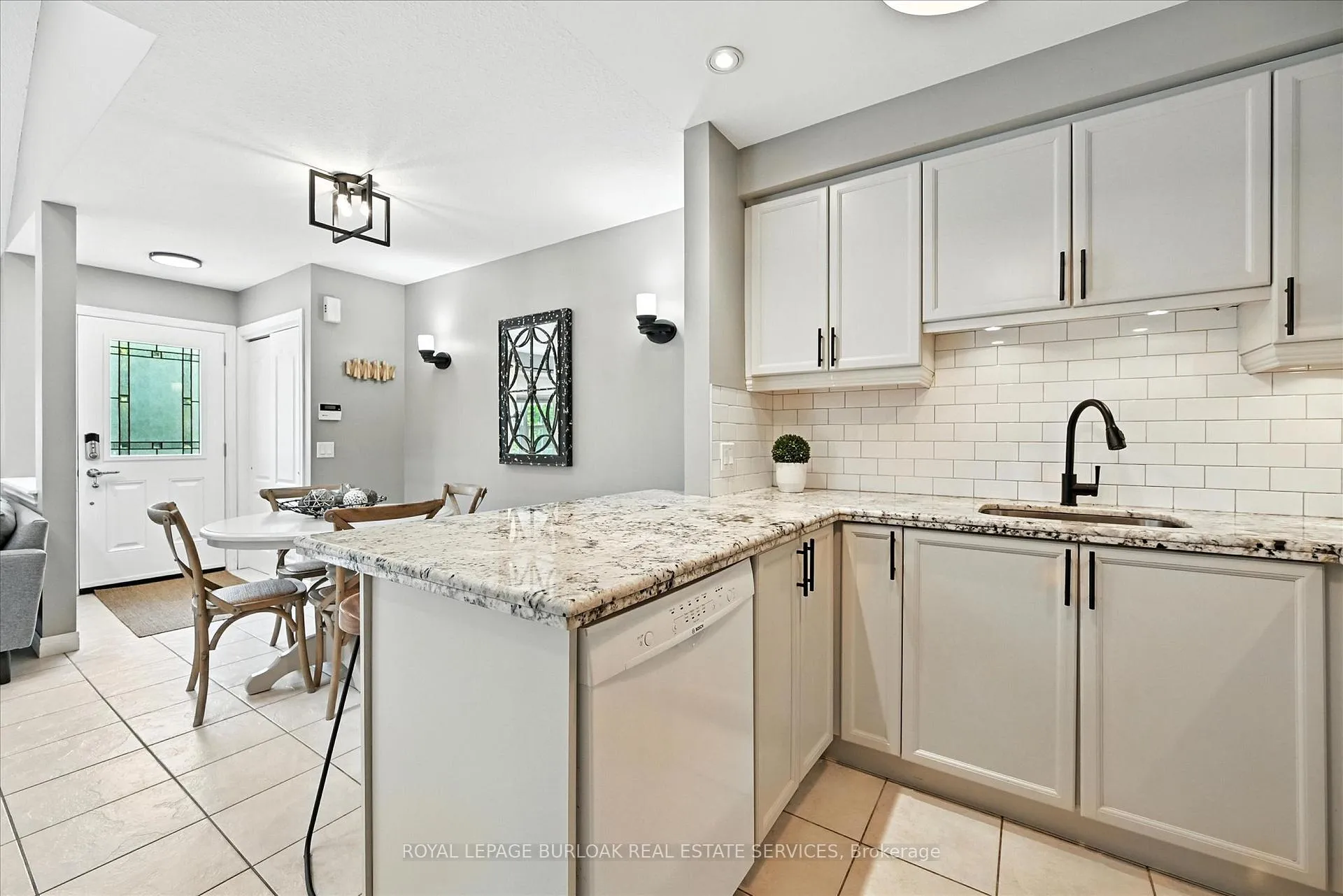 Photo 8 of Unit 23, 1085 Harrogate Drive, Hamilton, Meadowlands — HOMEH