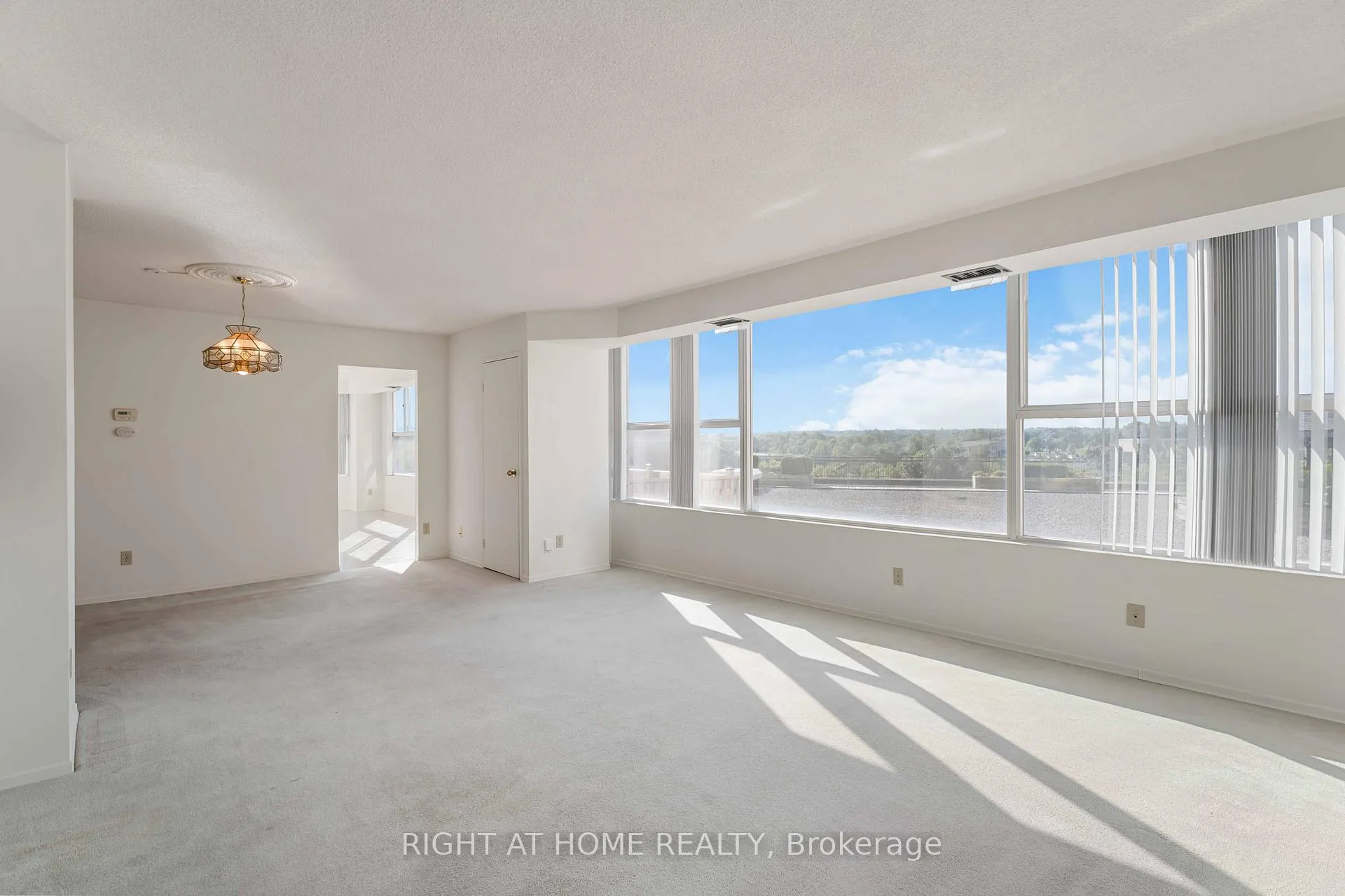 Photo 10 of Unit 204, 7 Gale Crescent, St. Catharines, E. Chester — HOMEH