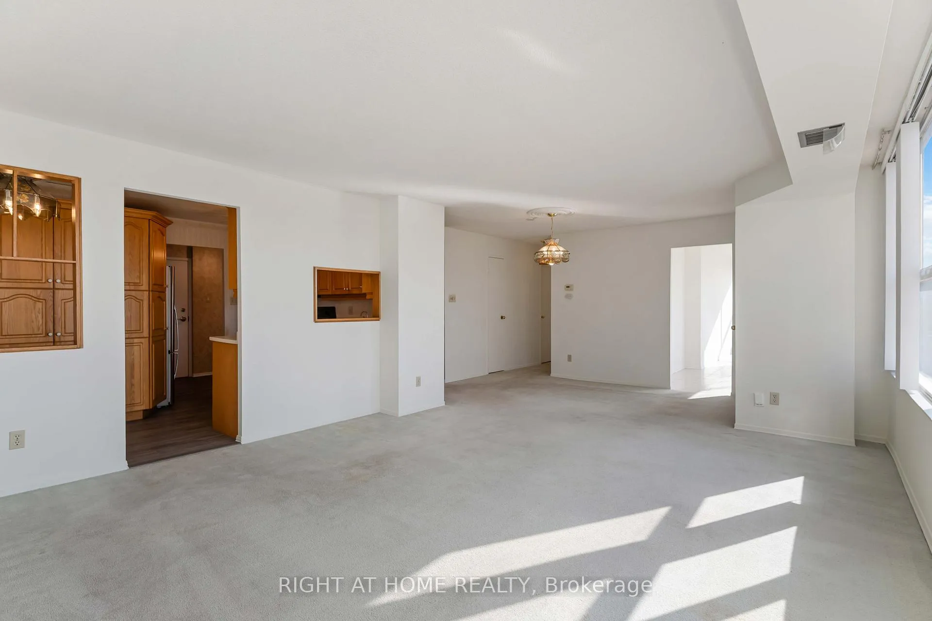 Photo 11 of Unit 204, 7 Gale Crescent, St. Catharines, E. Chester — HOMEH