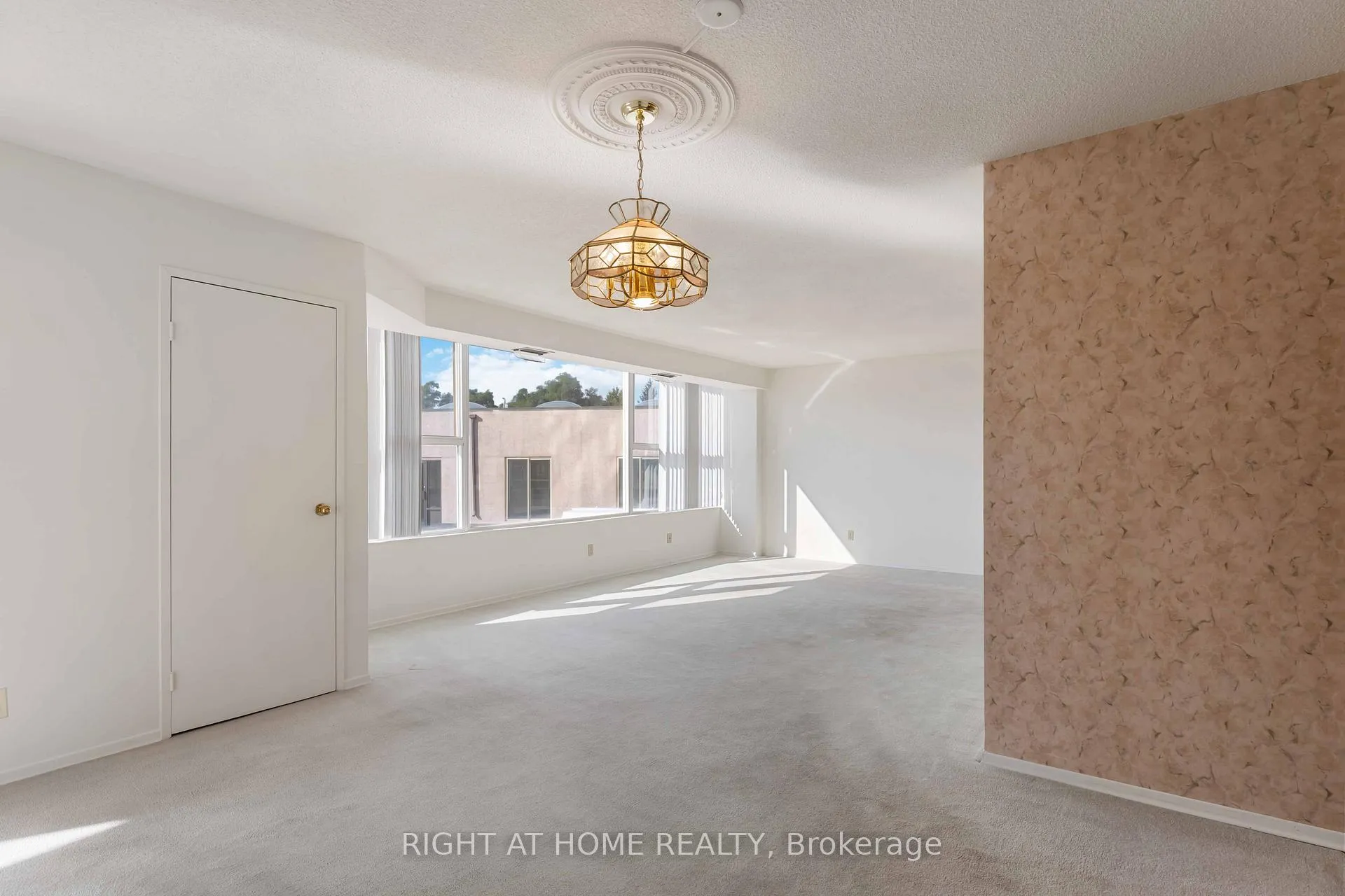 Photo 12 of Unit 204, 7 Gale Crescent, St. Catharines, E. Chester — HOMEH