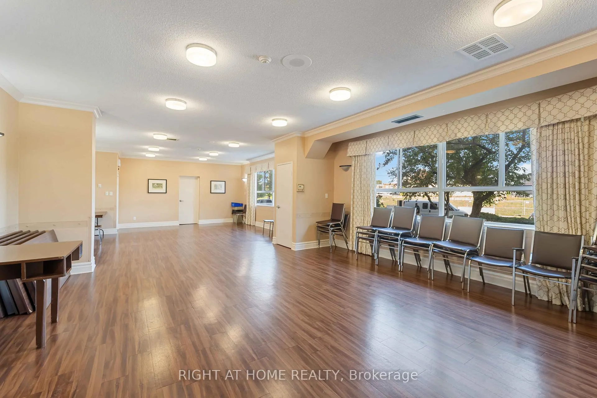 Photo 33 of Unit 204, 7 Gale Crescent, St. Catharines, E. Chester — HOMEH