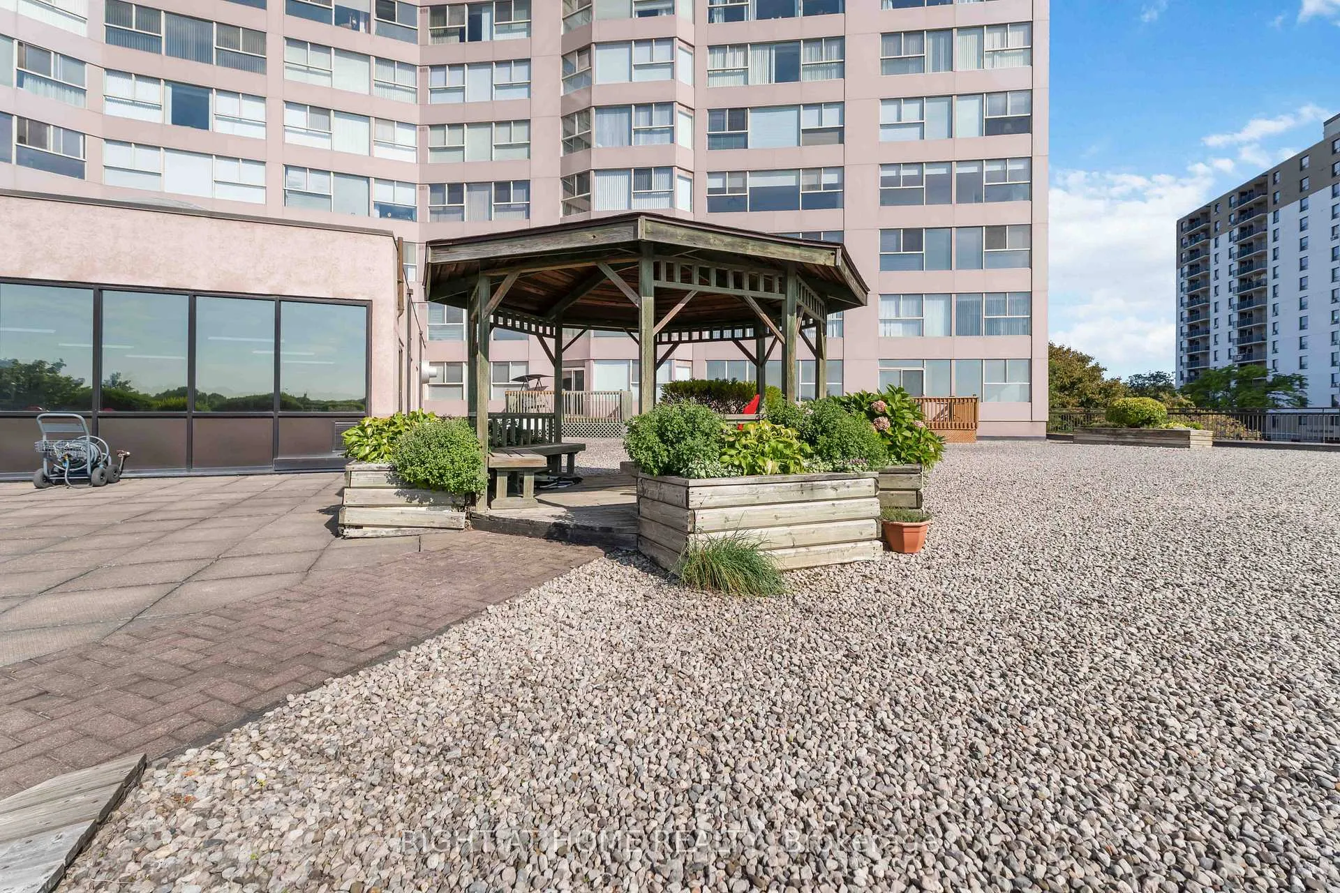 Photo 50 of Unit 204, 7 Gale Crescent, St. Catharines, E. Chester — HOMEH