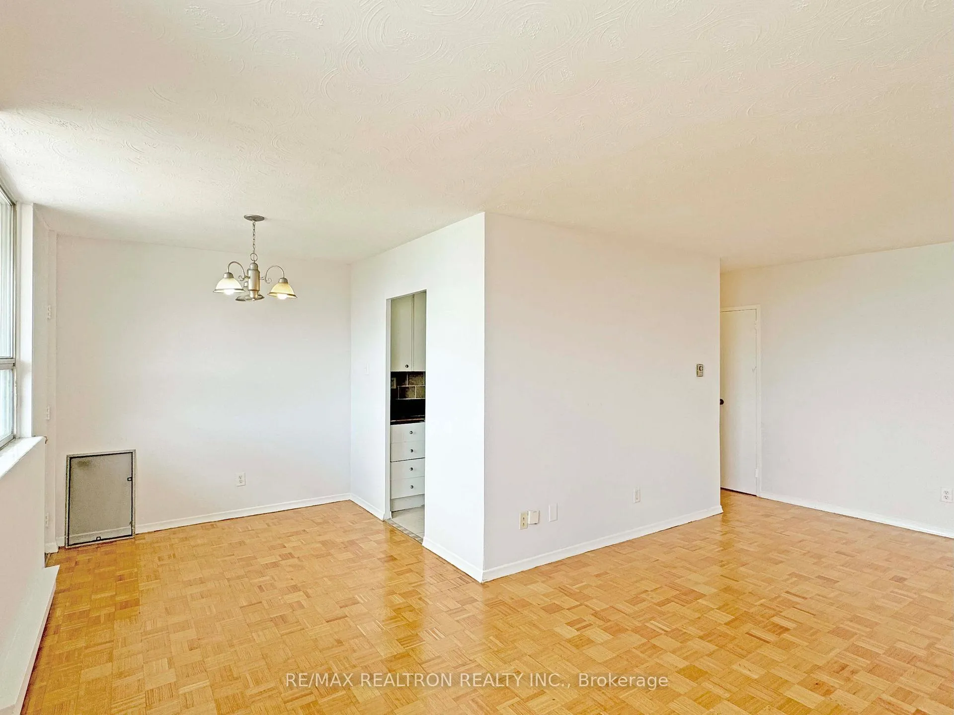 Photo 1 of Unit 802, 525 Eglinton Avenue E, Toronto, Mount Pleasant East — HOMEH