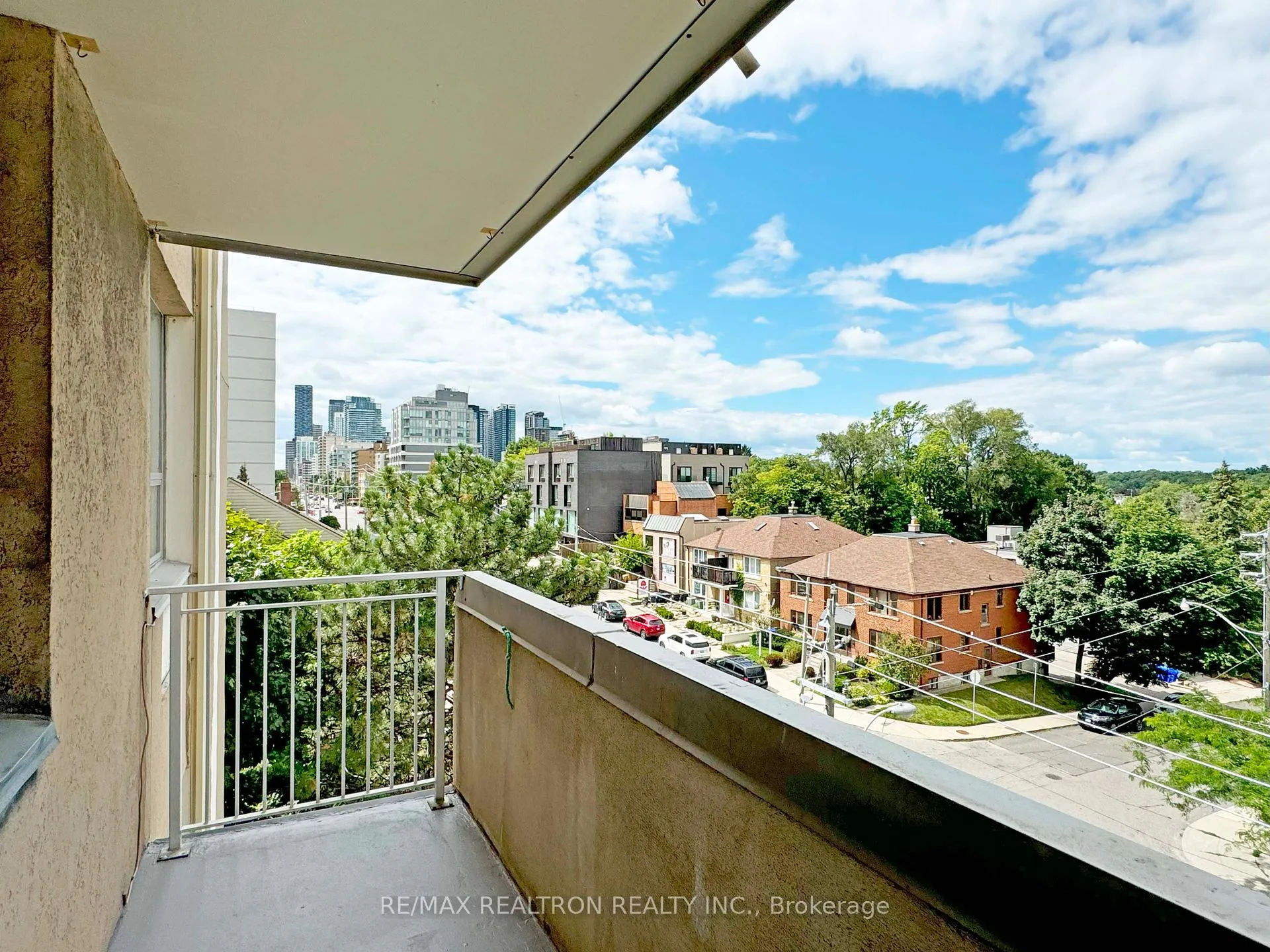Photo 9 of Unit 802, 525 Eglinton Avenue E, Toronto, Mount Pleasant East — HOMEH