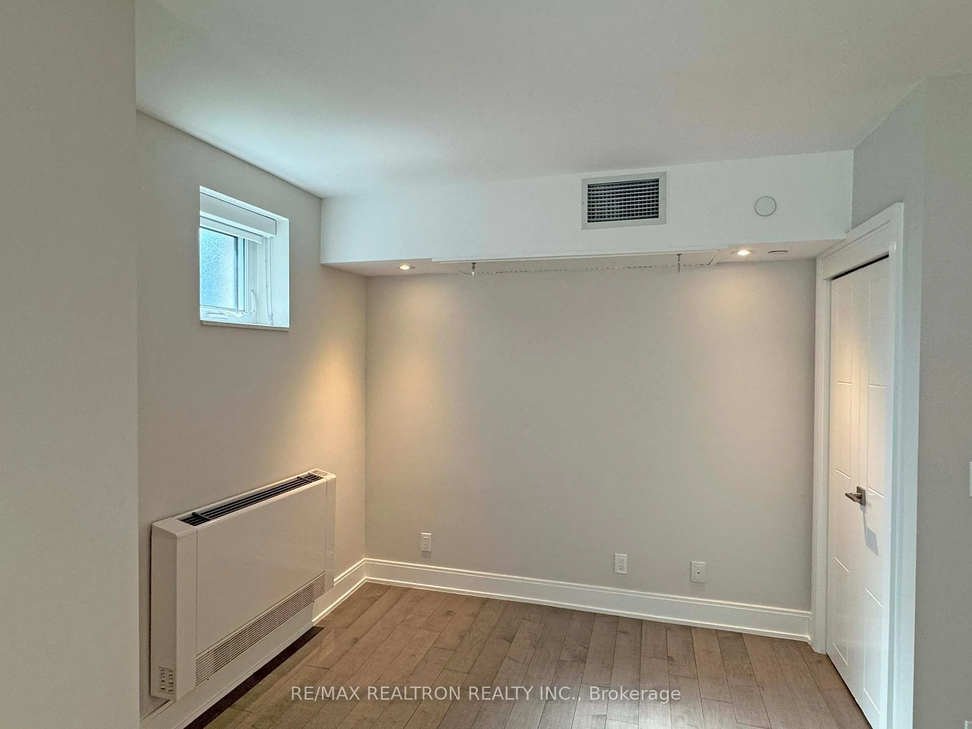 Photo 4 of Unit 709, 11 Walmer Road, Toronto, The Annex — HOMEH