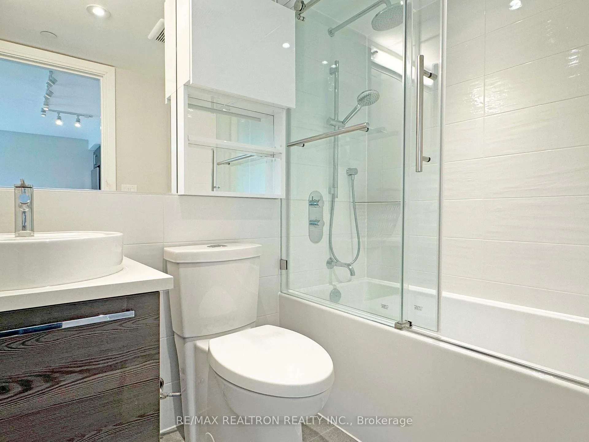 Photo 5 of Unit 709, 11 Walmer Road, Toronto, The Annex — HOMEH