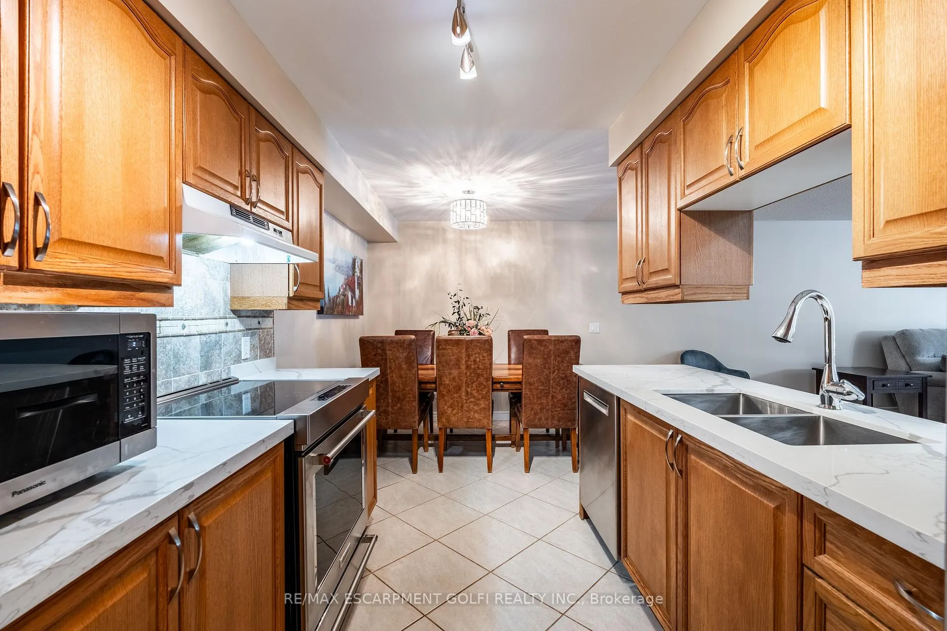 Photo 3 of Unit 106, 990 Golf Links Road, Hamilton, Ancaster — HOMEH