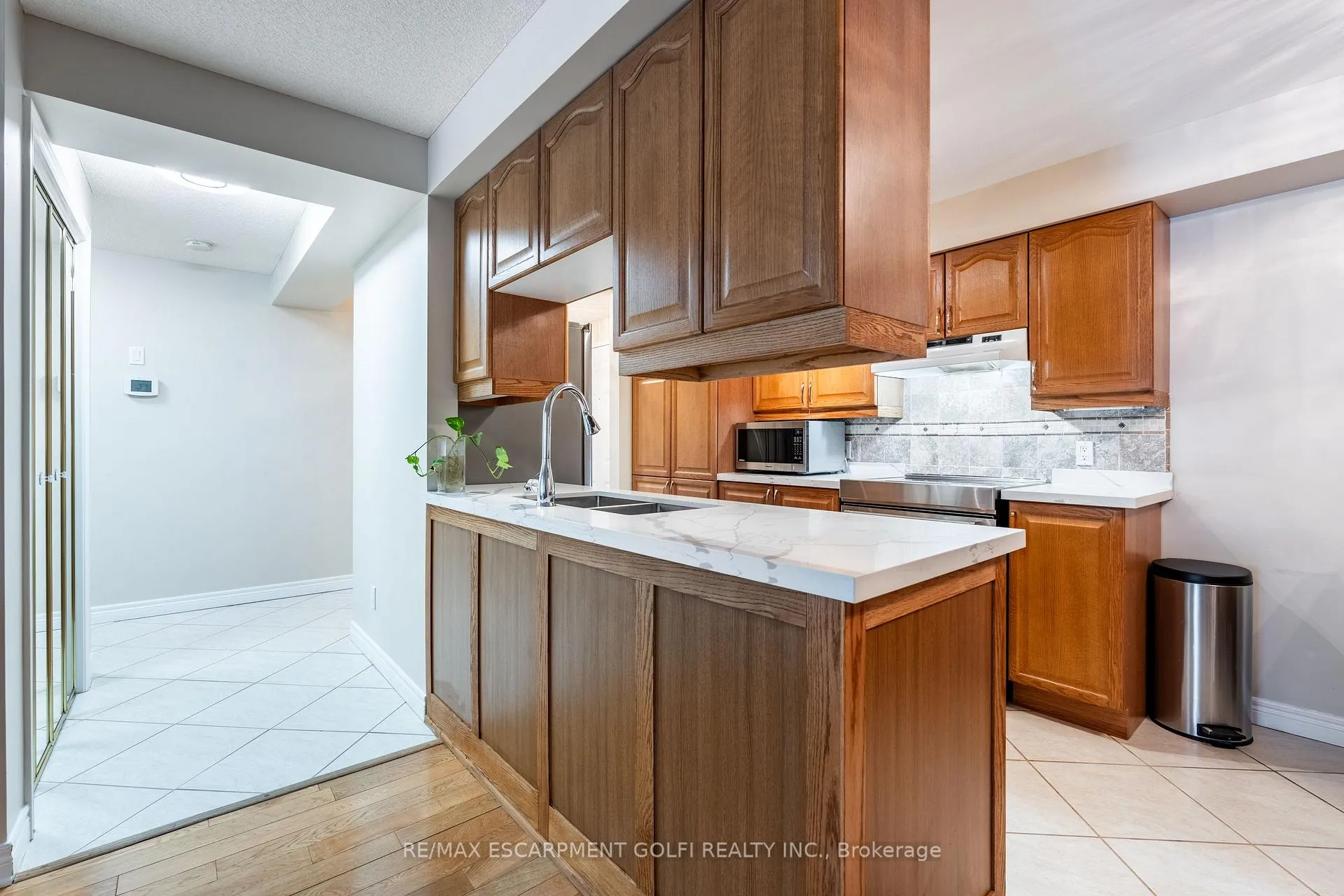 Photo 7 of Unit 106, 990 Golf Links Road, Hamilton, Ancaster — HOMEH