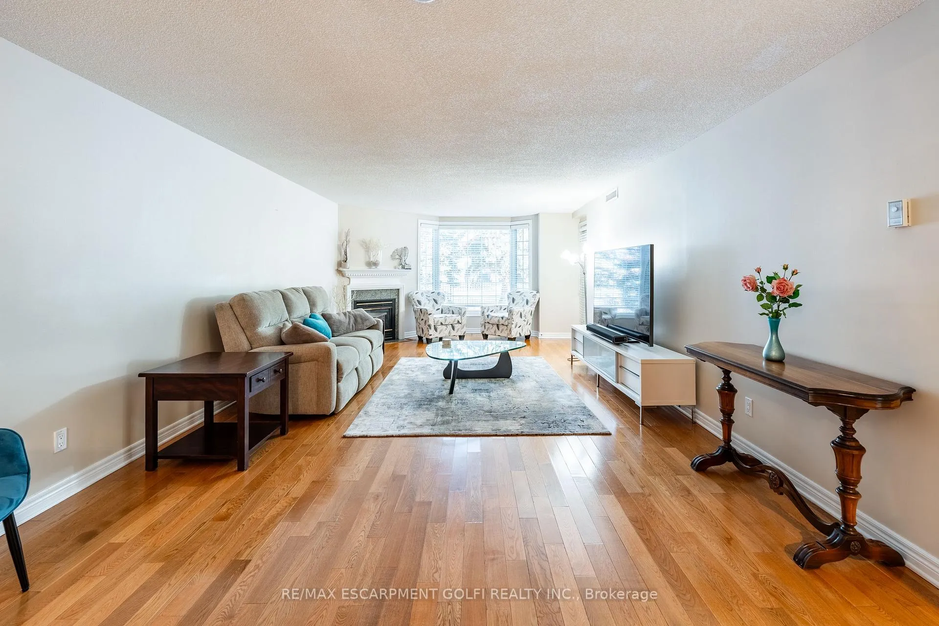 Photo 10 of Unit 106, 990 Golf Links Road, Hamilton, Ancaster — HOMEH