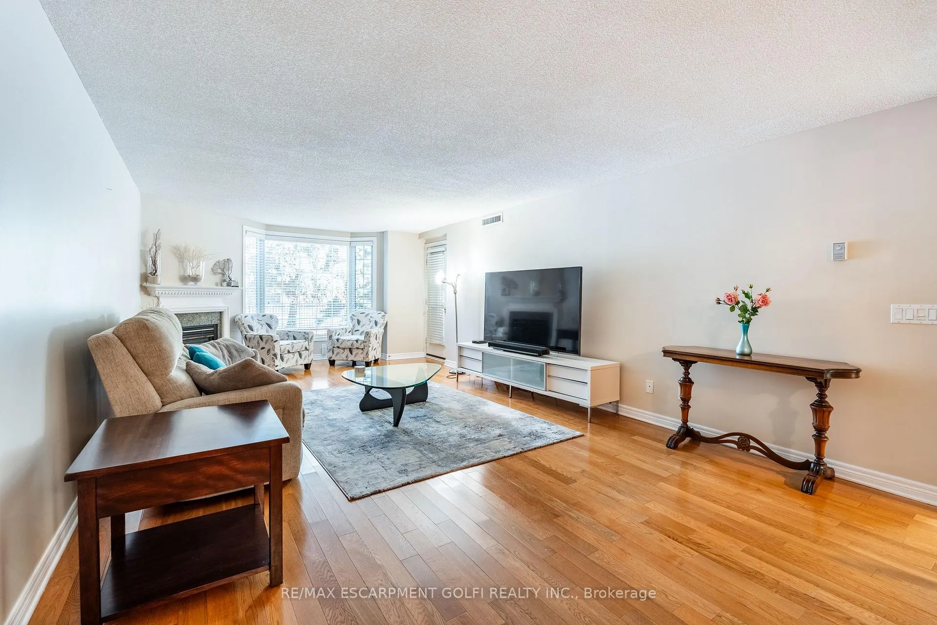 Photo 11 of Unit 106, 990 Golf Links Road, Hamilton, Ancaster — HOMEH