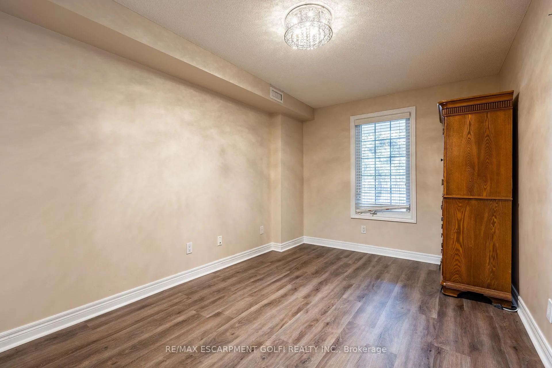 Photo 16 of Unit 106, 990 Golf Links Road, Hamilton, Ancaster — HOMEH