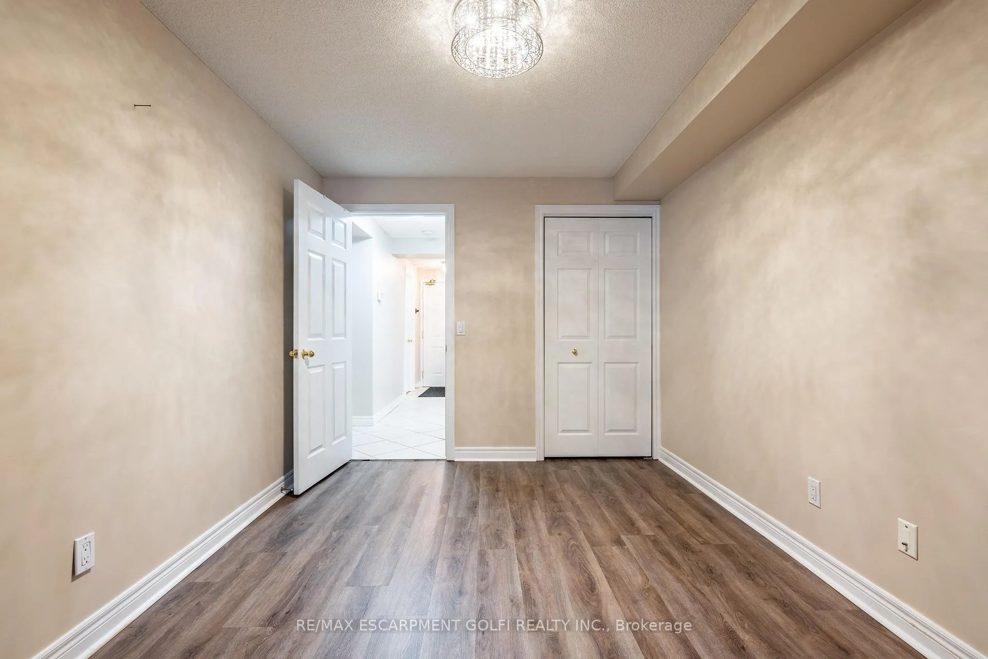 Photo 18 of Unit 106, 990 Golf Links Road, Hamilton, Ancaster — HOMEH