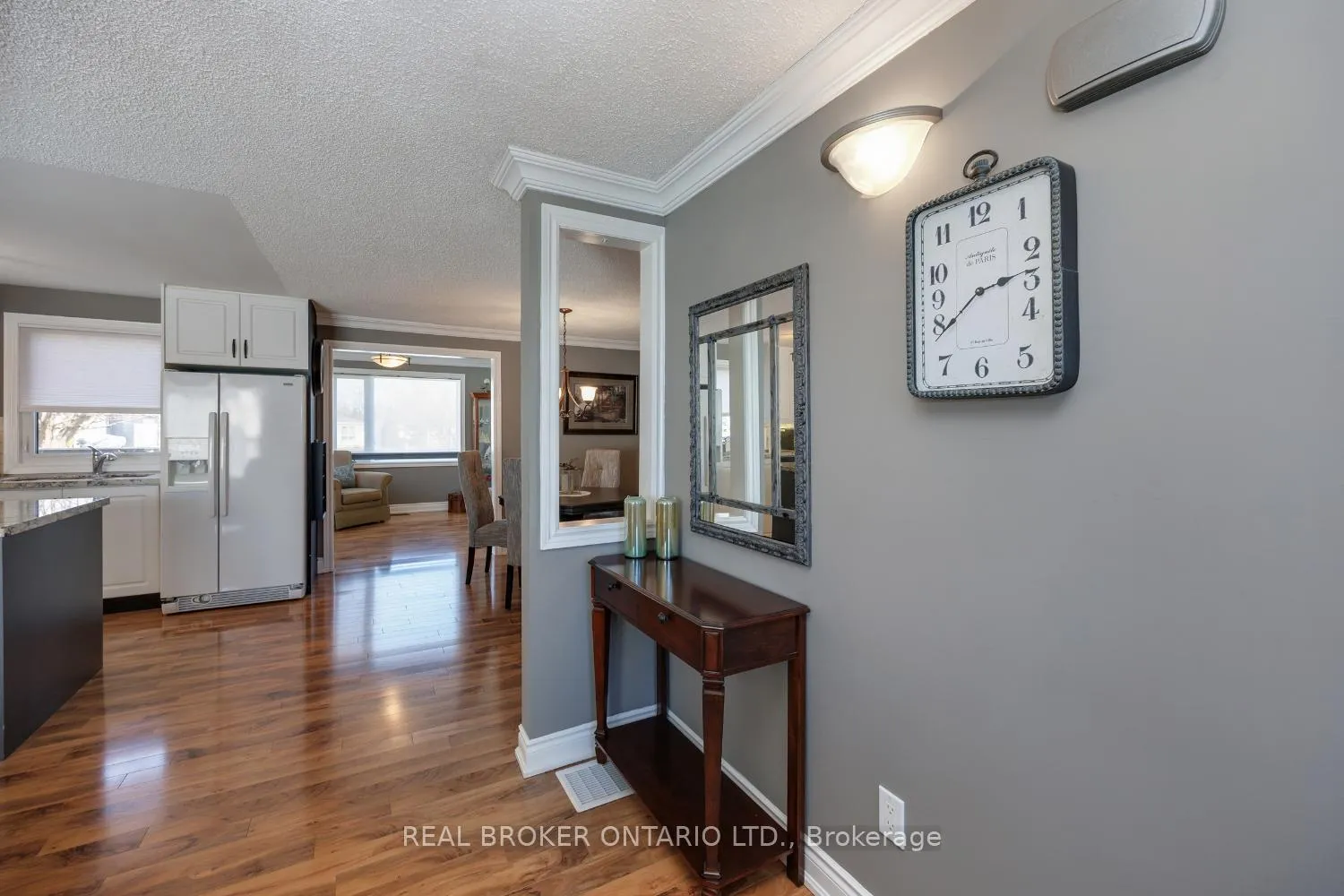 Photo 5 of 22 Champlain Court, Clarington, Newcastle — HOMEH