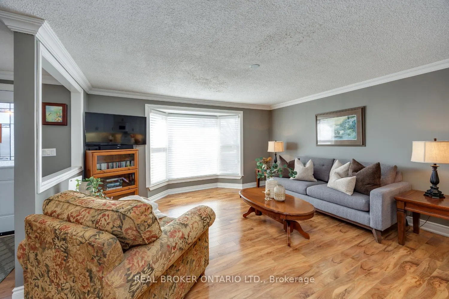 Photo 10 of 22 Champlain Court, Clarington, Newcastle — HOMEH