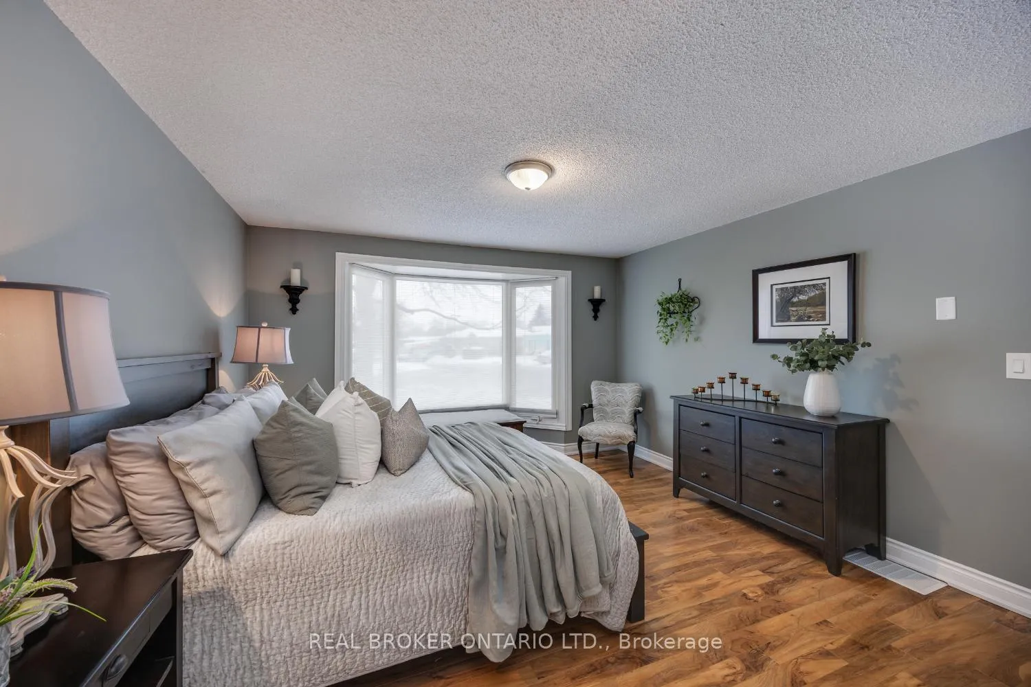 Photo 15 of 22 Champlain Court, Clarington, Newcastle — HOMEH