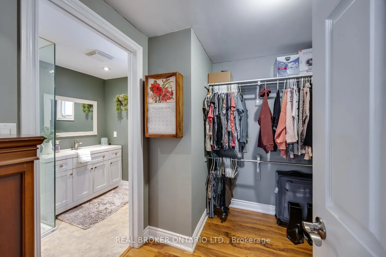 Photo 16 of 22 Champlain Court, Clarington, Newcastle — HOMEH
