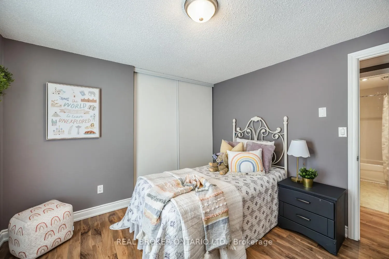 Photo 19 of 22 Champlain Court, Clarington, Newcastle — HOMEH