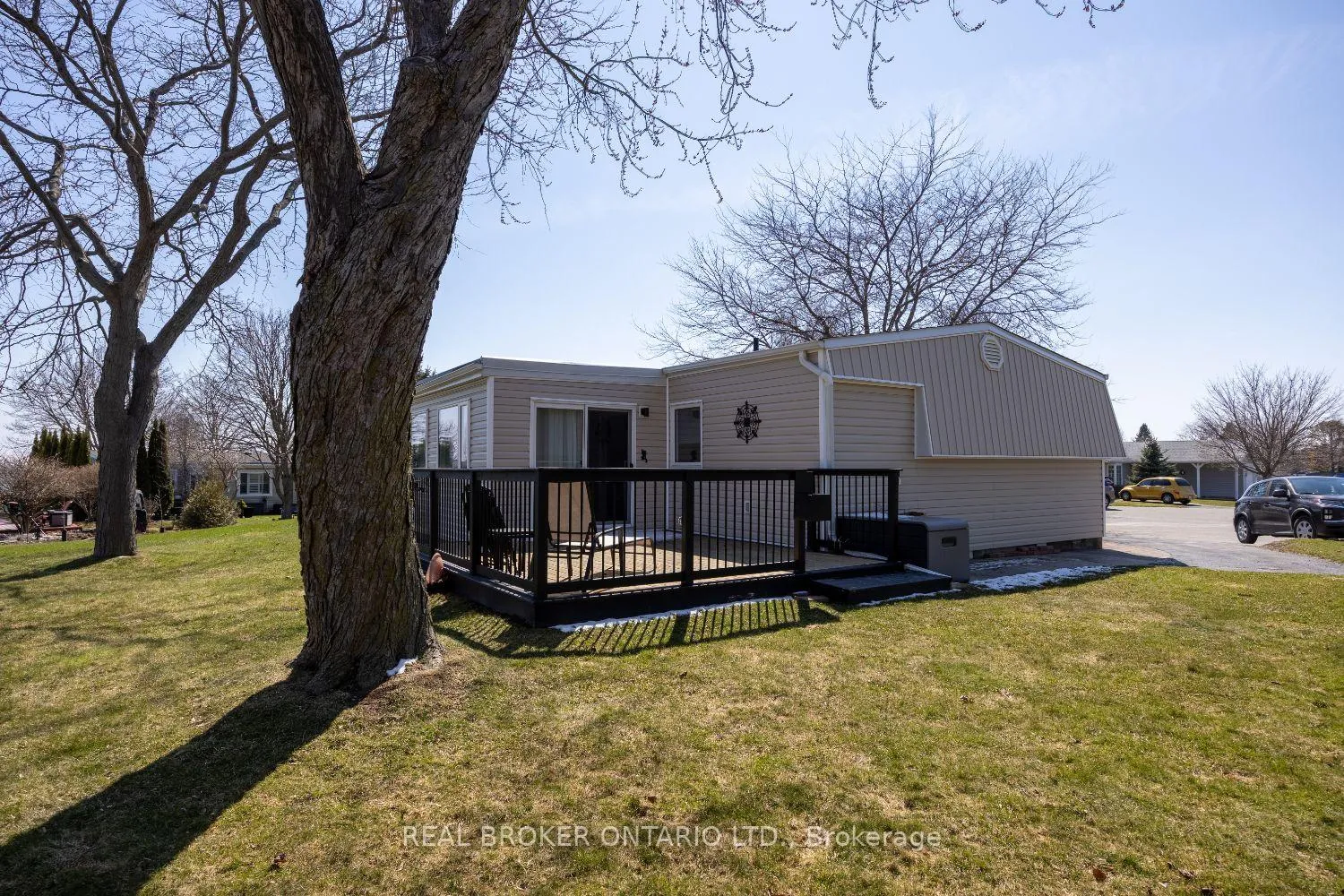 Photo 24 of 22 Champlain Court, Clarington, Newcastle — HOMEH