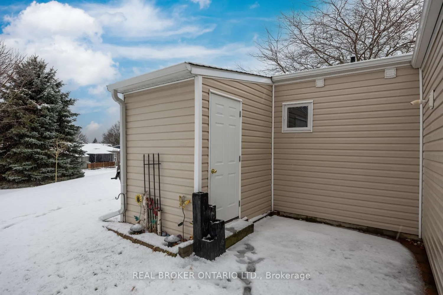 Photo 26 of 22 Champlain Court, Clarington, Newcastle — HOMEH