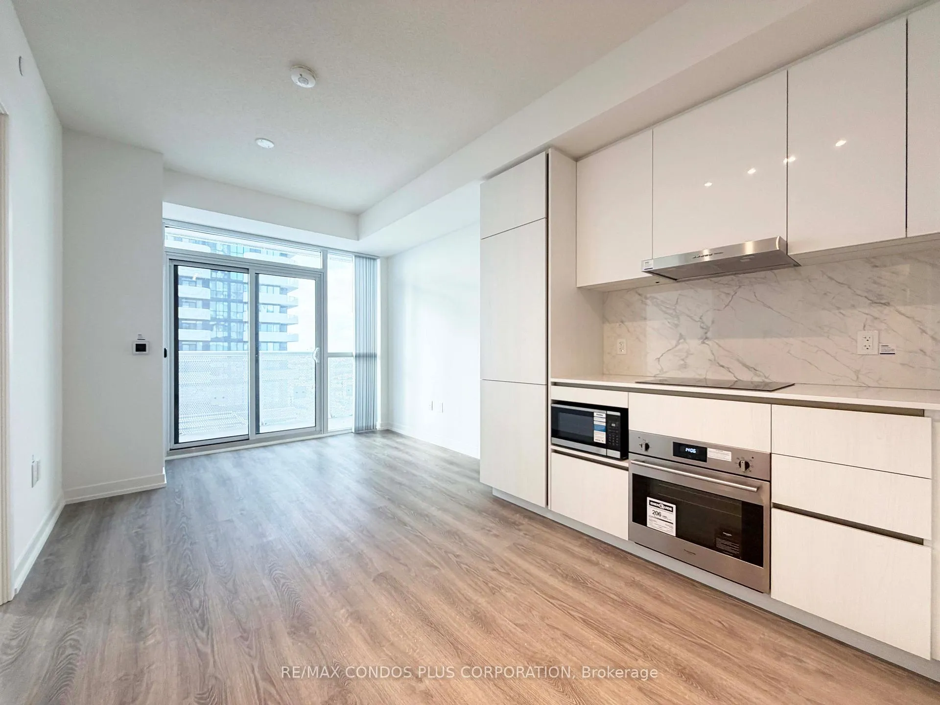 Photo 4 of Unit 815, 8 Interchange Way, Vaughan, Vaughan Corporate Centre — HOMEH
