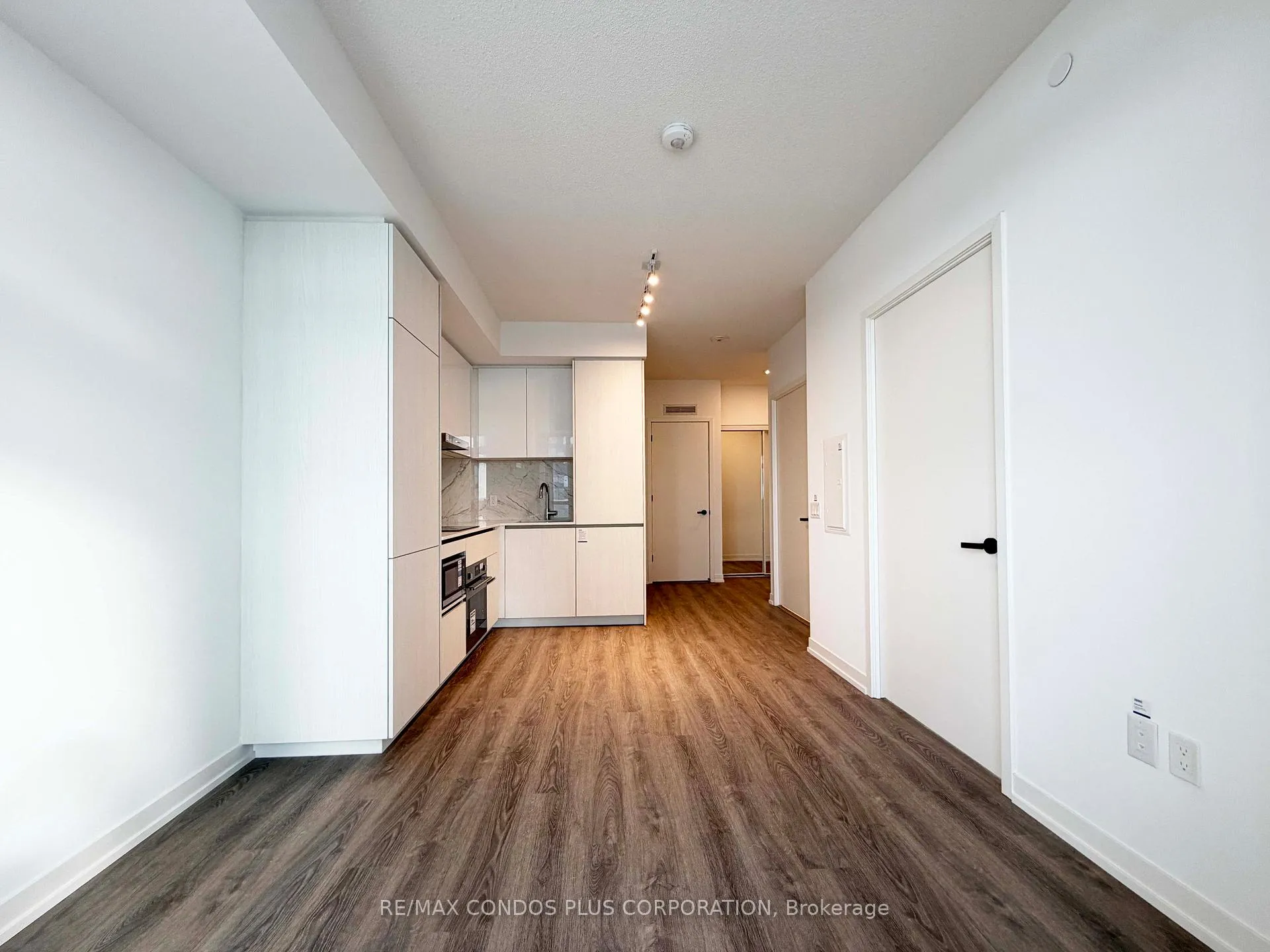 Photo 5 of Unit 815, 8 Interchange Way, Vaughan, Vaughan Corporate Centre — HOMEH