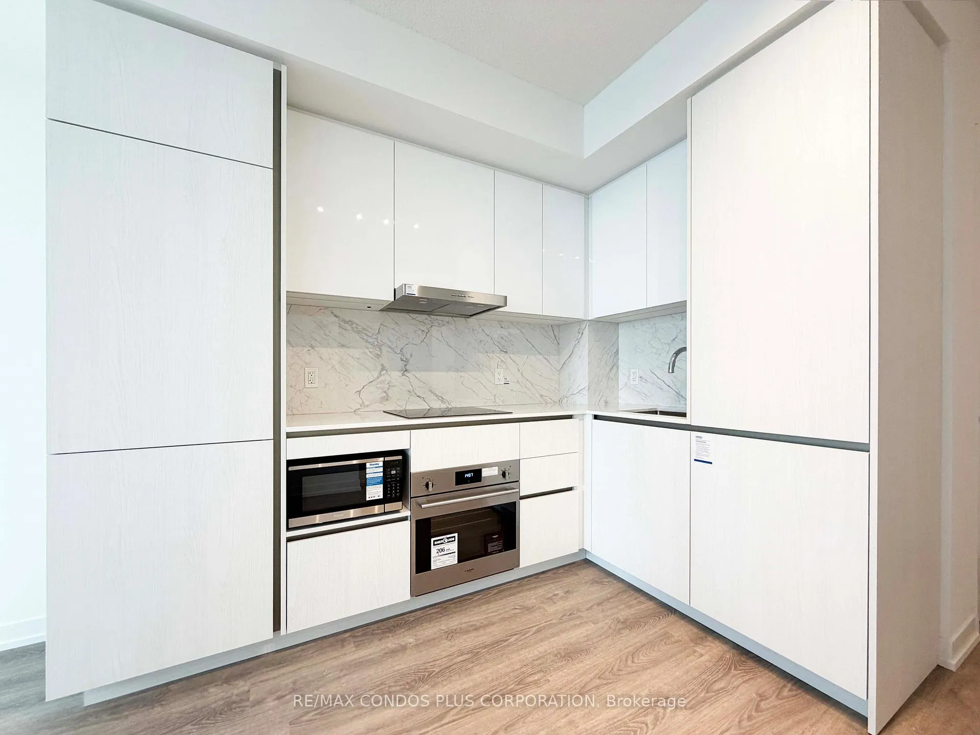 Photo 6 of Unit 815, 8 Interchange Way, Vaughan, Vaughan Corporate Centre — HOMEH