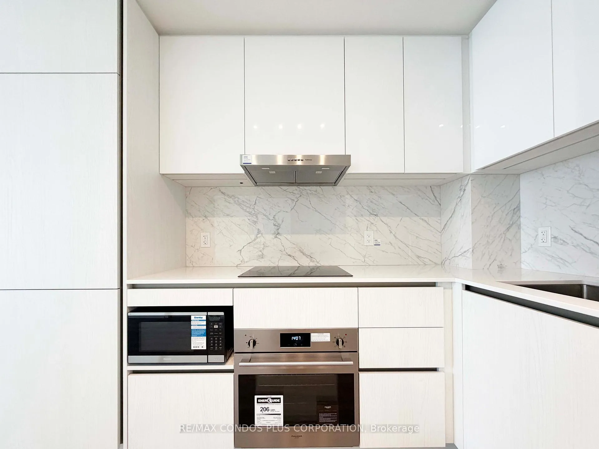 Photo 7 of Unit 815, 8 Interchange Way, Vaughan, Vaughan Corporate Centre — HOMEH
