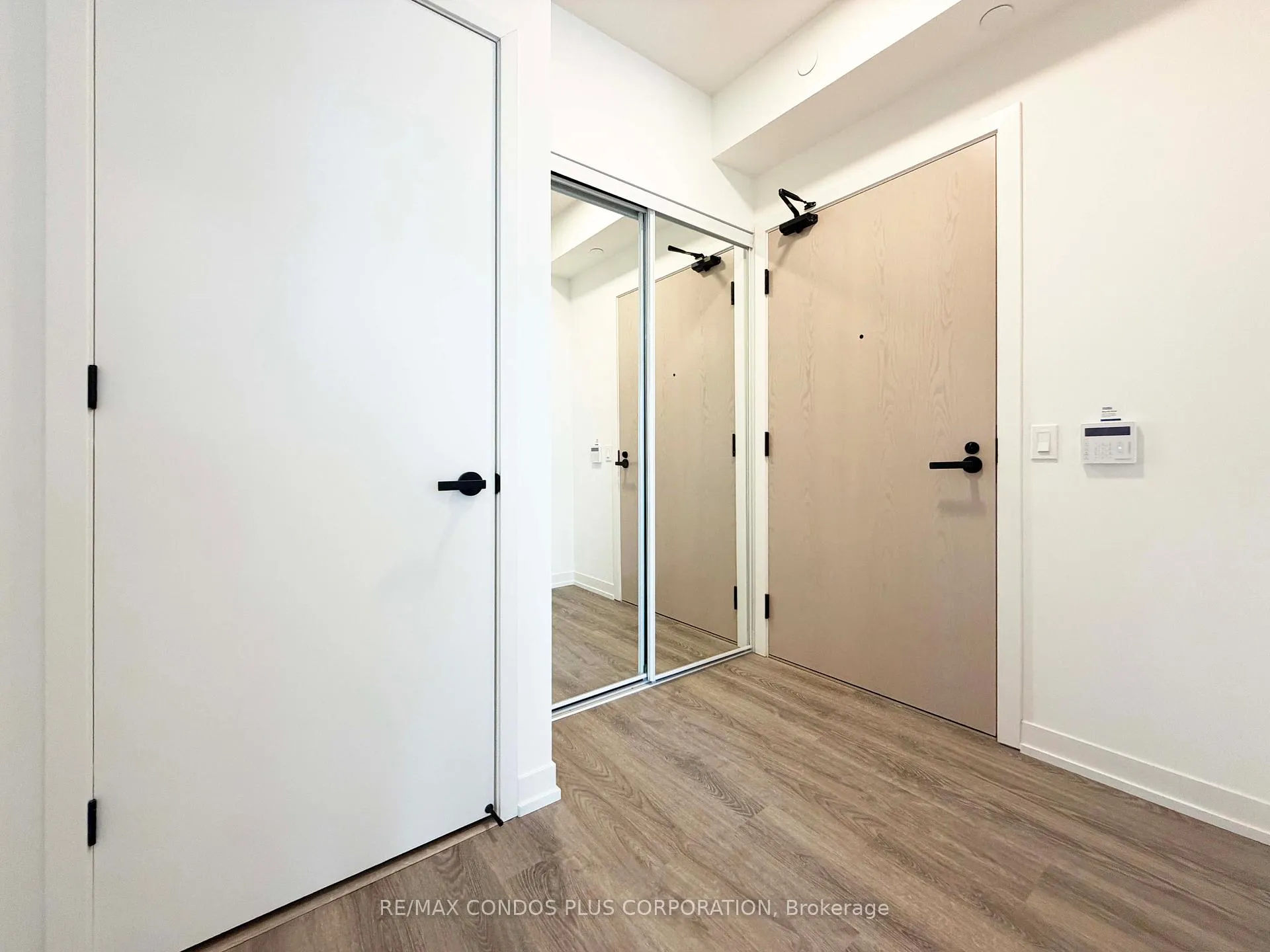 Photo 10 of Unit 815, 8 Interchange Way, Vaughan, Vaughan Corporate Centre — HOMEH
