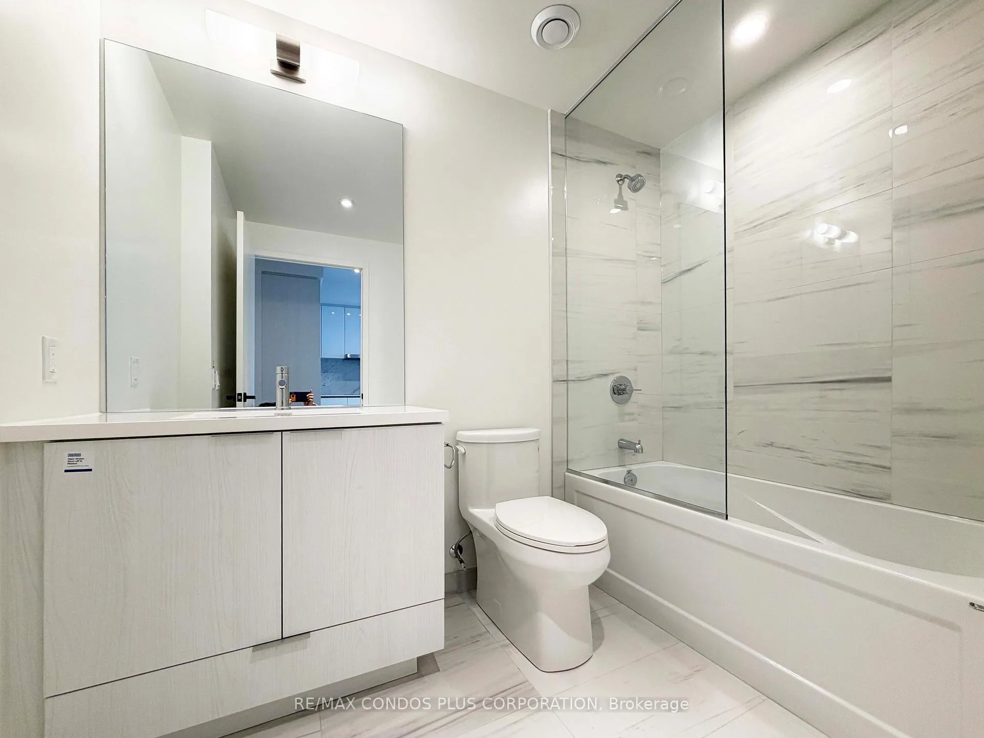 Photo 13 of Unit 815, 8 Interchange Way, Vaughan, Vaughan Corporate Centre — HOMEH