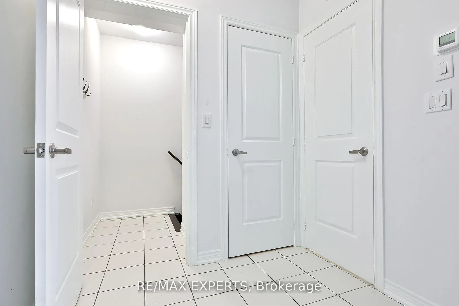 Photo 4 of Unit 16, 105 Kayla Crescent, Vaughan, Maple — HOMEH