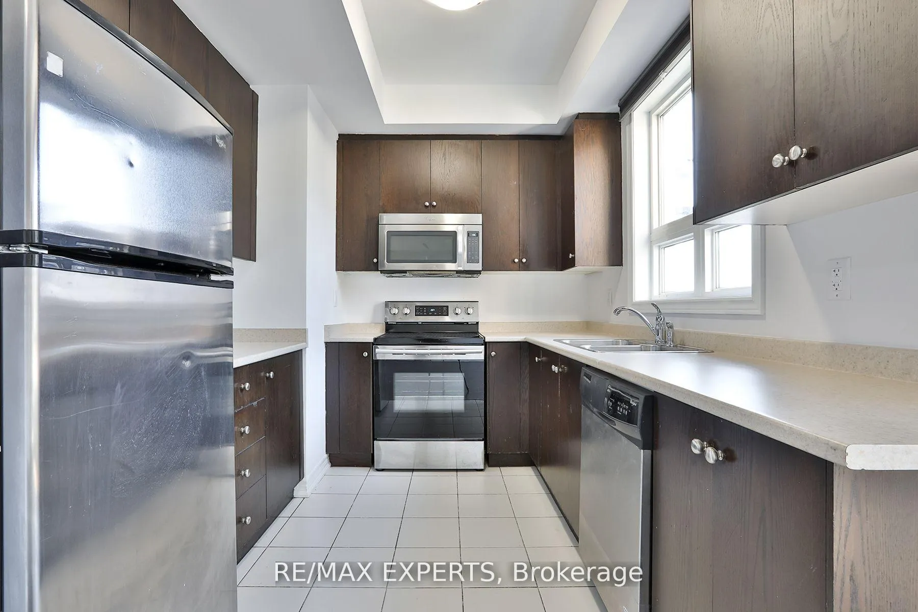 Photo 7 of Unit 16, 105 Kayla Crescent, Vaughan, Maple — HOMEH