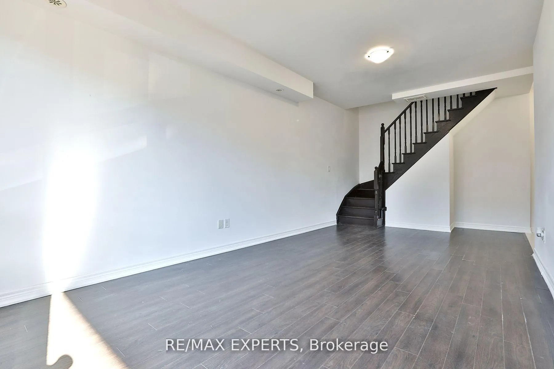 Photo 9 of Unit 16, 105 Kayla Crescent, Vaughan, Maple — HOMEH