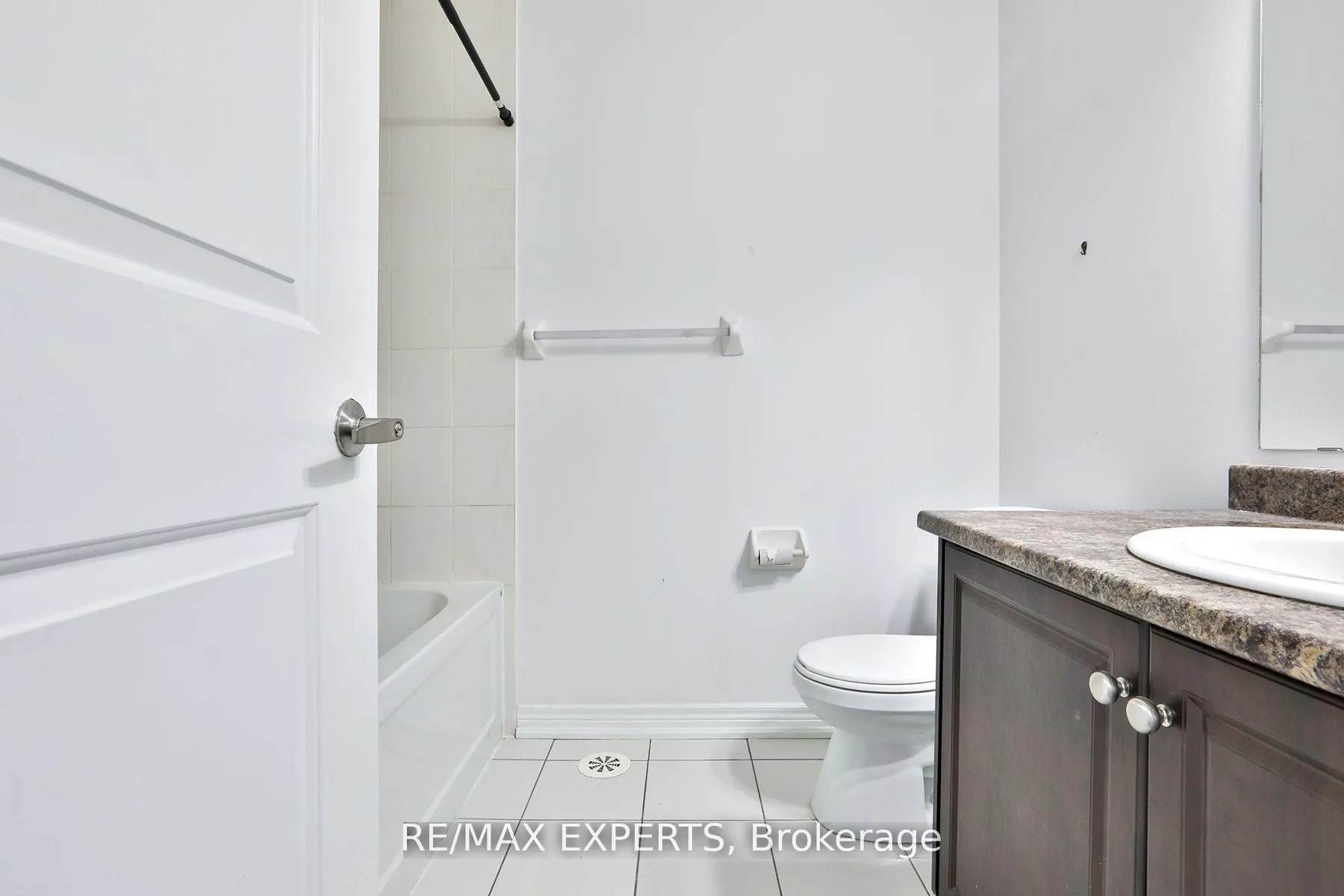 Photo 10 of Unit 16, 105 Kayla Crescent, Vaughan, Maple — HOMEH