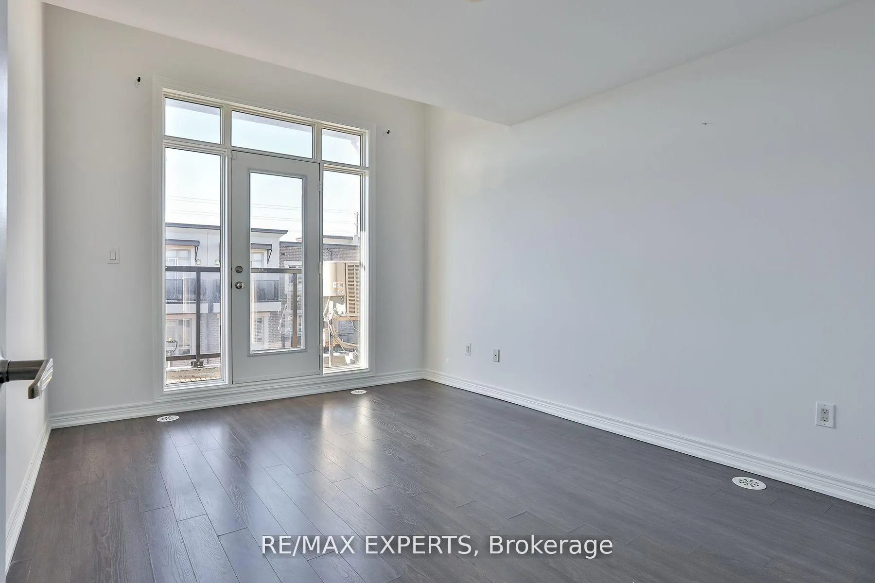 Photo 12 of Unit 16, 105 Kayla Crescent, Vaughan, Maple — HOMEH
