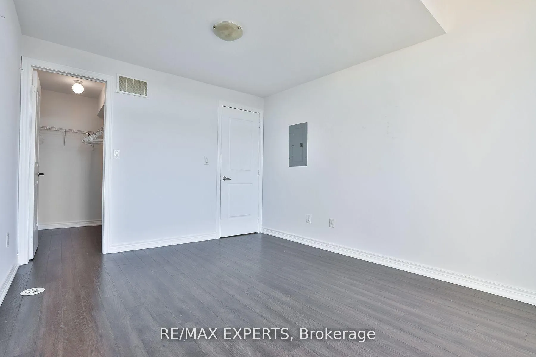 Photo 13 of Unit 16, 105 Kayla Crescent, Vaughan, Maple — HOMEH