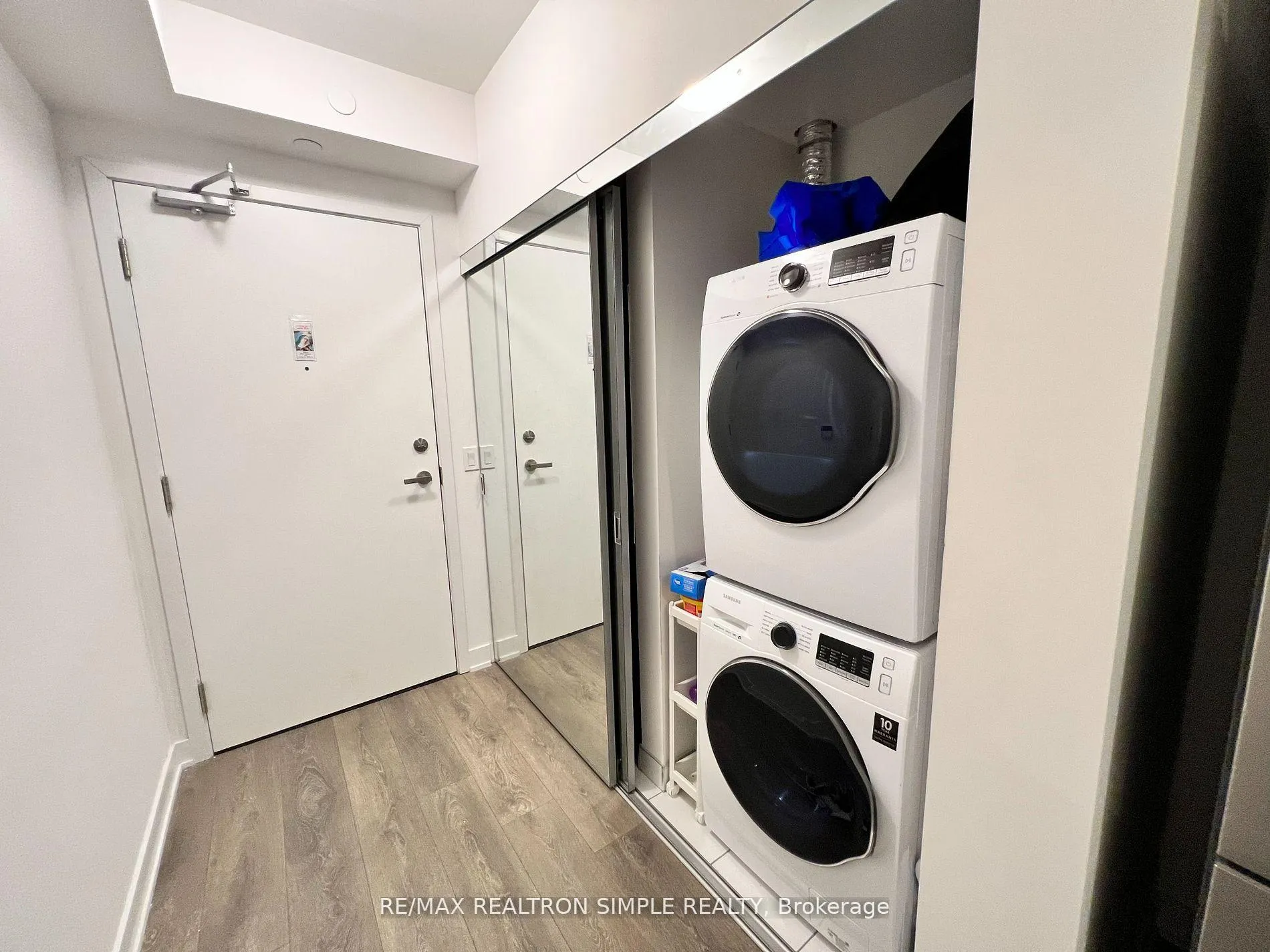 Photo 3 of Unit 2602, 195 Redpath Avenue, Toronto, Mount Pleasant West — HOMEH