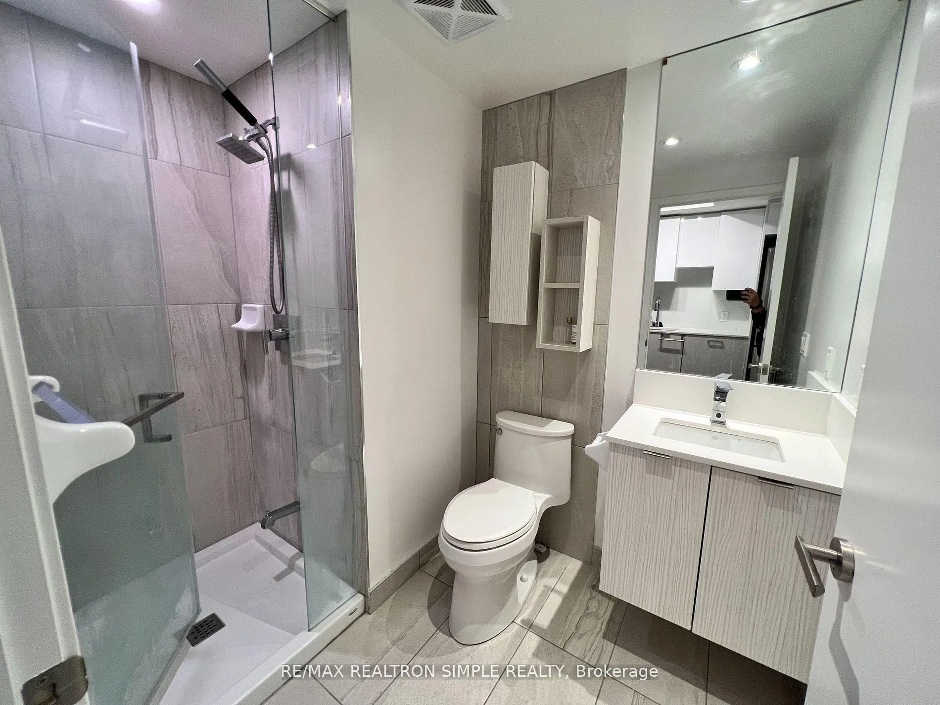 Photo 4 of Unit 2602, 195 Redpath Avenue, Toronto, Mount Pleasant West — HOMEH