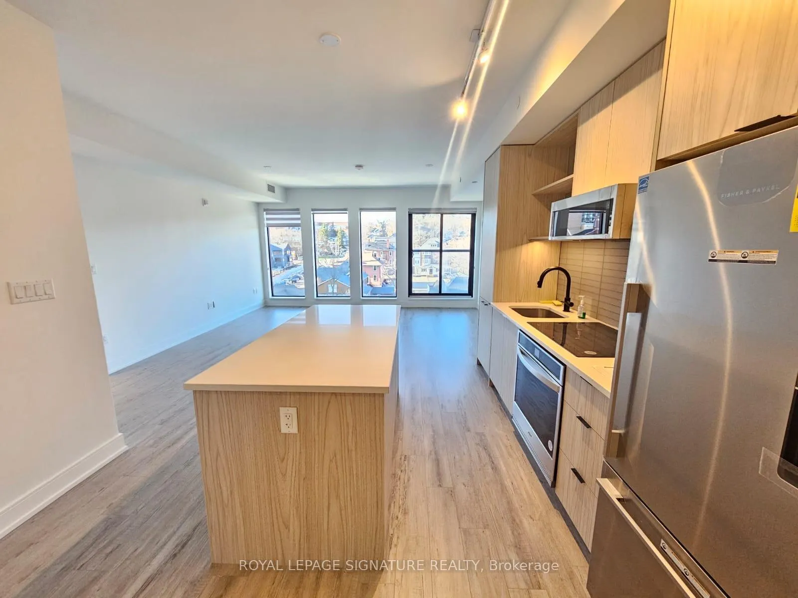 Photo 2 of Unit 622, 185 Dunlop Street E, Barrie, Lakeshore — HOMEH