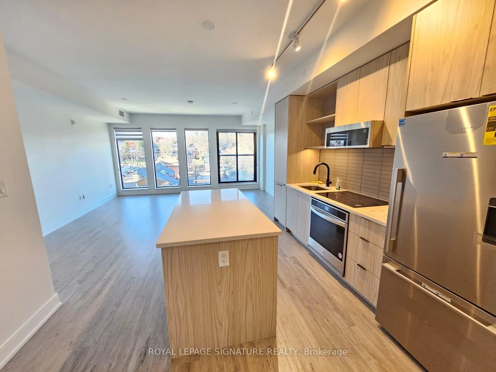 Photo 5 of Unit 622, 185 Dunlop Street E, Barrie, Lakeshore — HOMEH